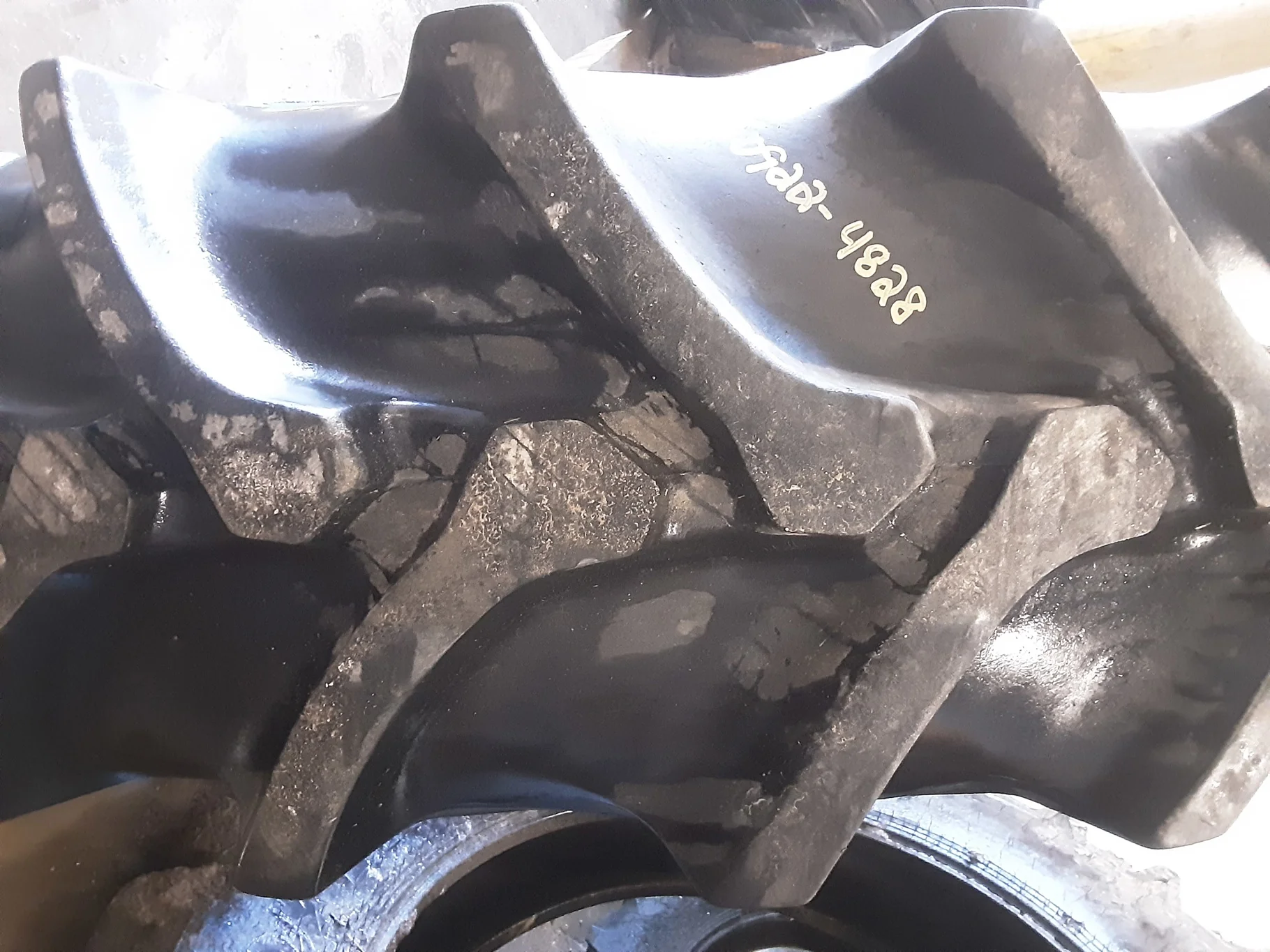 USED 70% 520/85R42 FIRESTONE CHAMPION SPADE GRIP R-2 (165A8) TL image 3