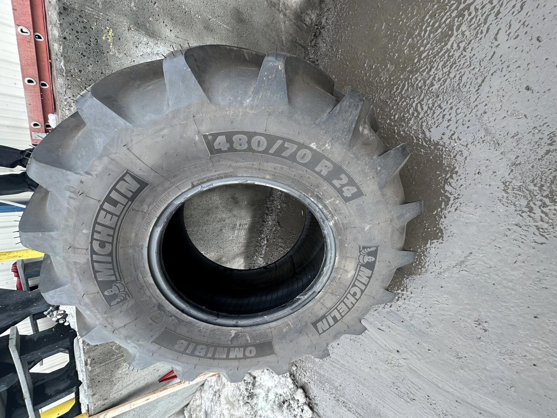 Take Off 480/70R24 Michelin OmniBib 138D TL  
 (Road Wear) Lug Stubble)  
***Built or Custom, Non-Re