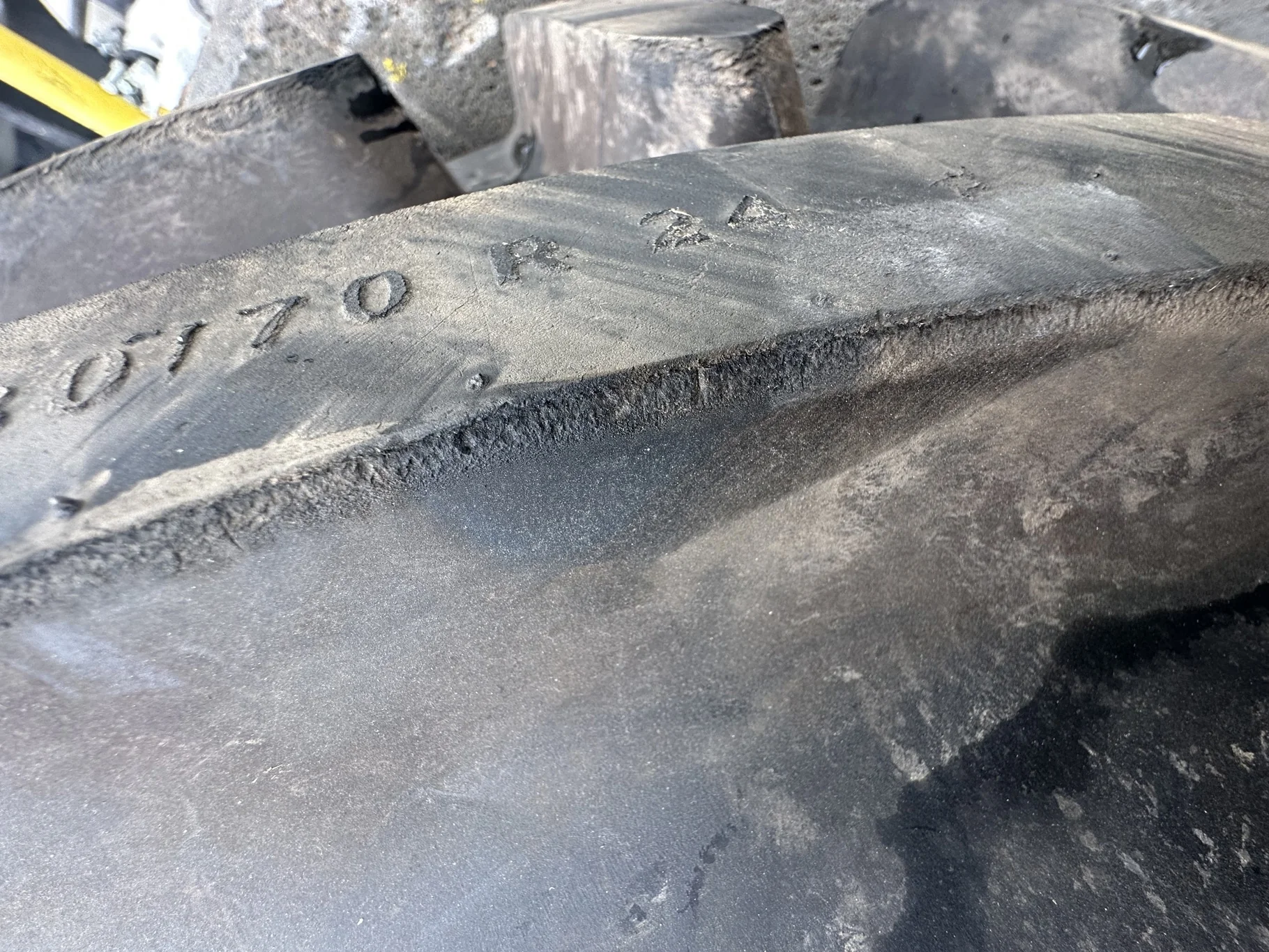 Take Off 480/70R24 Michelin OmniBib 138D TL  
 (Road Wear) Lug Stubble)  
***Built or Custom, Non-Re image 4