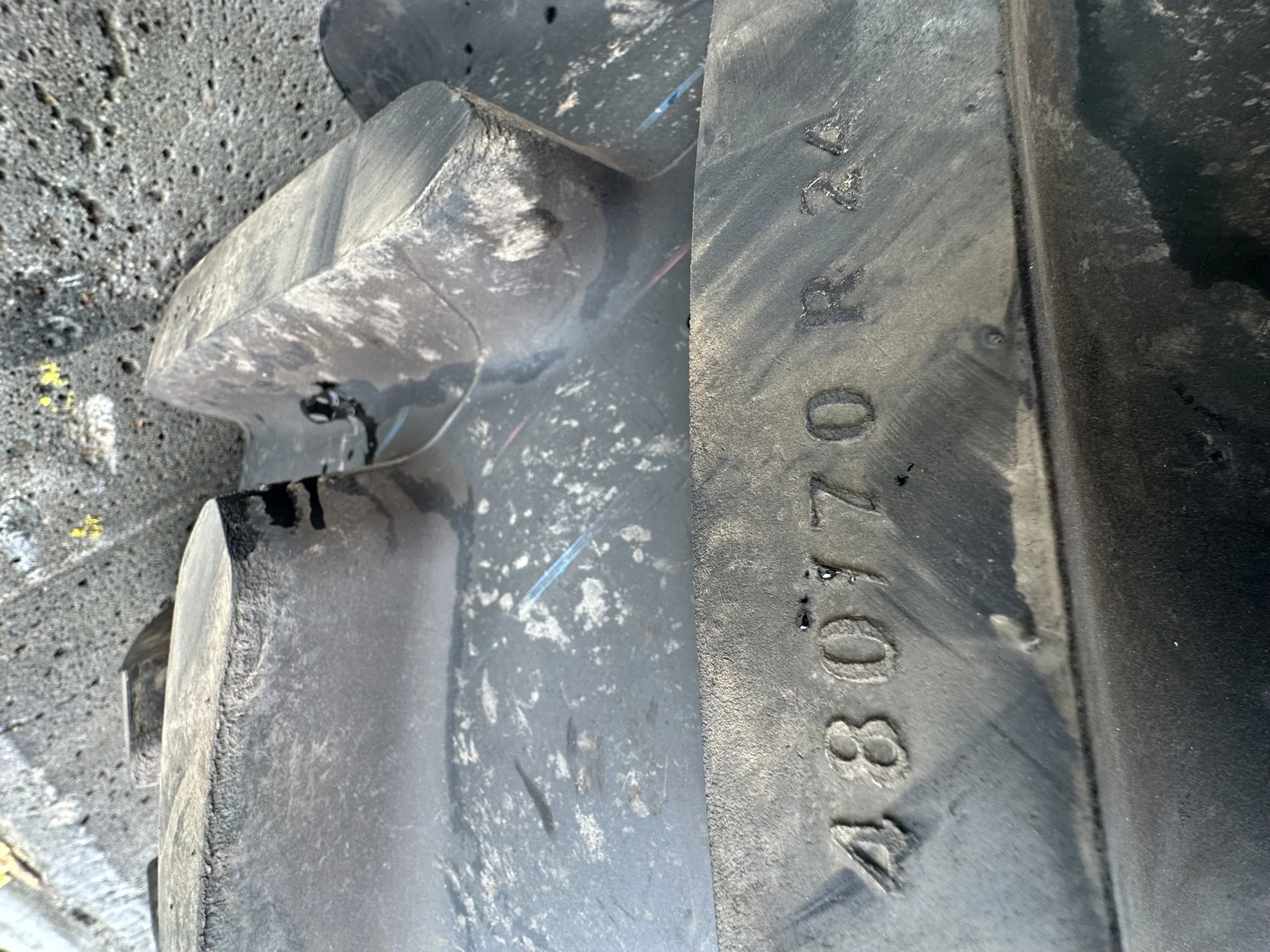 Take Off 480/70R24 Michelin OmniBib 138D TL  
 (Road Wear) Lug Stubble)  
***Built or Custom, Non-Re image 5