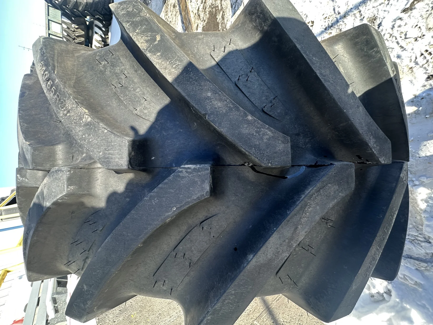 Used 98% 540/65R28 BKT Agrimax RT 657 R-1W 149D/152A8 TL - Good Condition Lug Cuts image 3