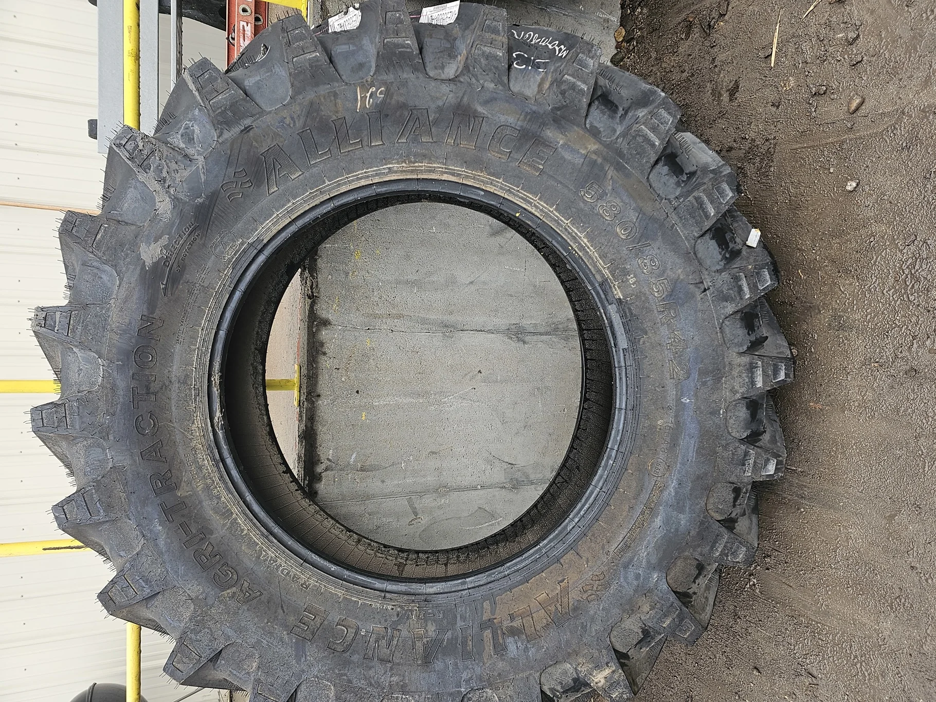 Take Off 580/85R42 Alliance Agri-Traction R-1W 166A8 TL image 2