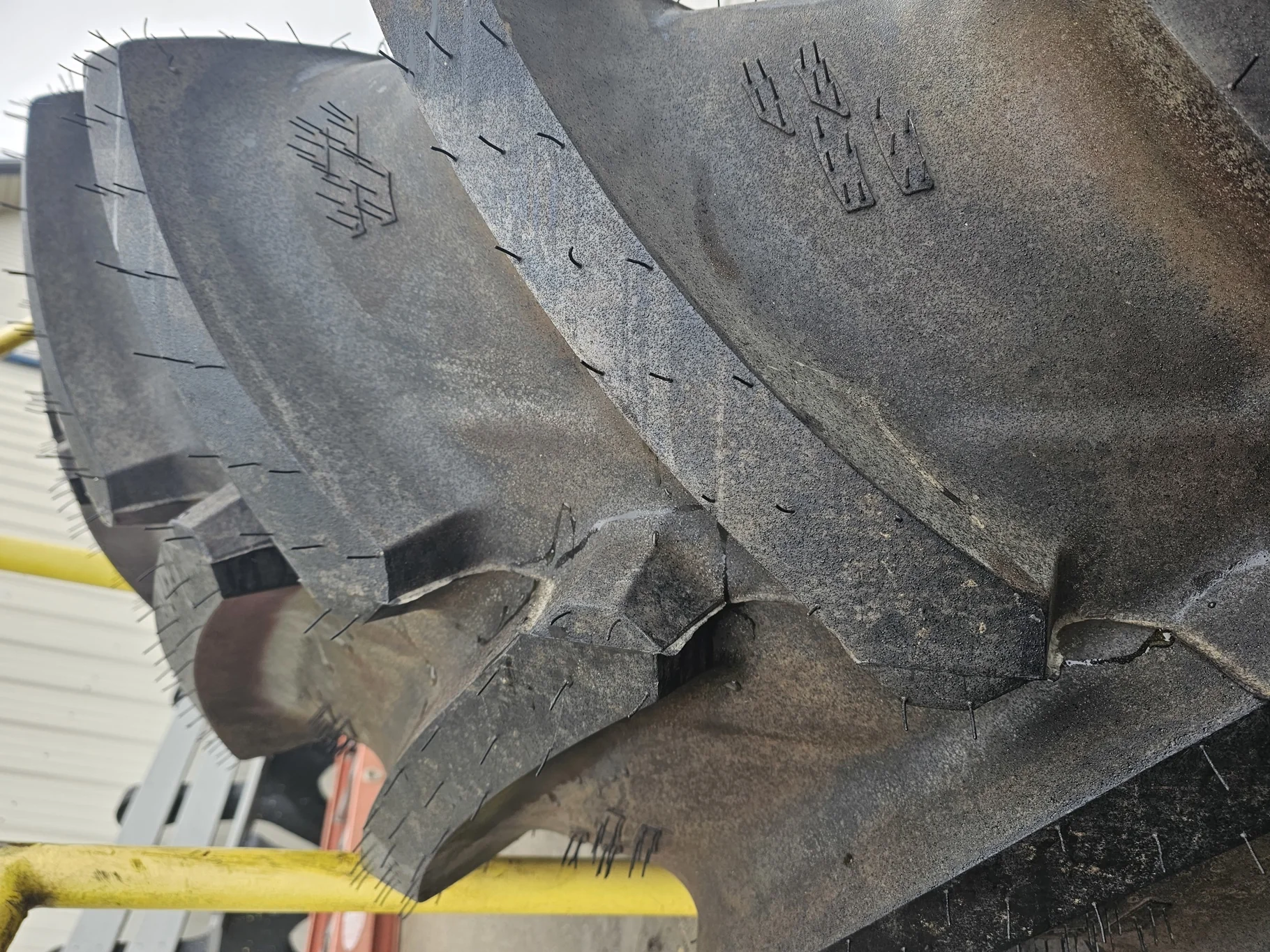 Take Off 580/85R42 Alliance Agri-Traction R-1W 166A8 TL image 3