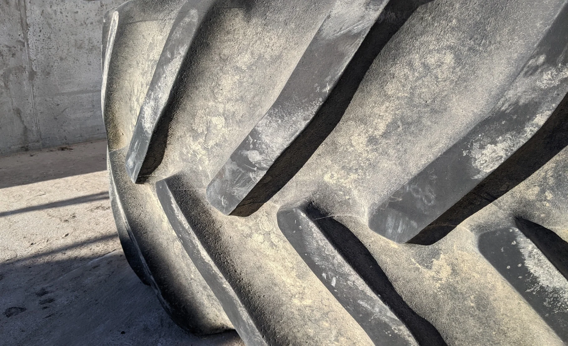 Used 80% 600/65R28 Goodyear DT820 R-1W (160D) TL (Major stubble; sidewall cuts) - Good Condition image 4