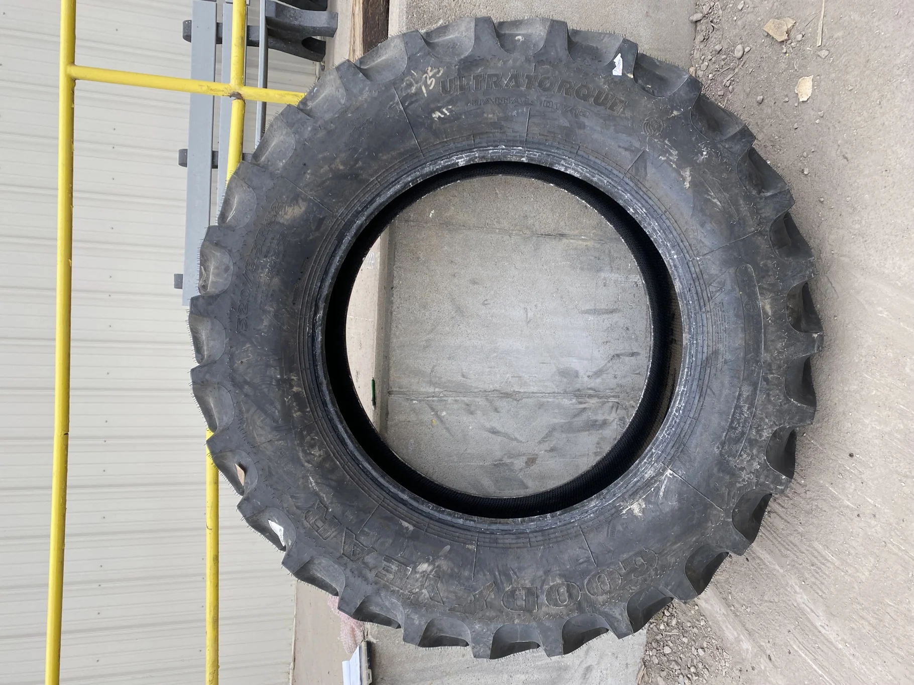TAKE-OFF 520/85R42 GOODYEAR ULTRA TORQUE RADIAL R-1 (157A8) TL