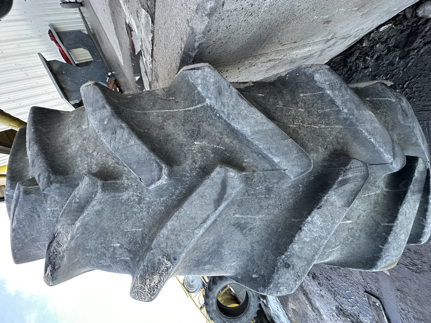 Used 60% 480/80R50 Goodyear Super Traction Radial R-1W 159A8 - Poor Condition  _x000D_
(Weathering, image 3