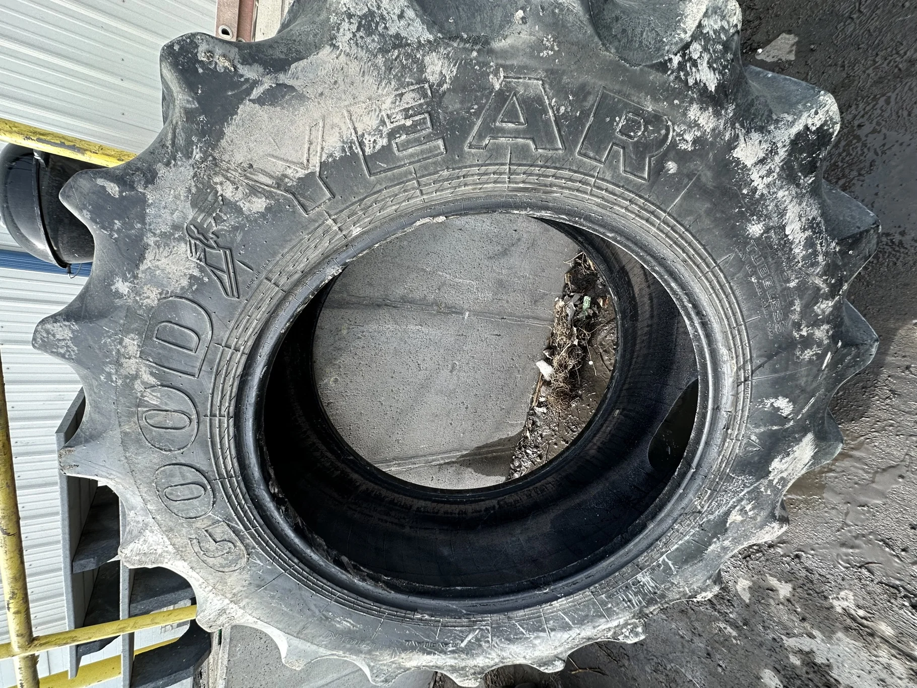 Used 50% 420/85R34 Goodyear Super Traction Radial R-1W (147B)- Fair Condition  _x000D_
(Stubble, Wea