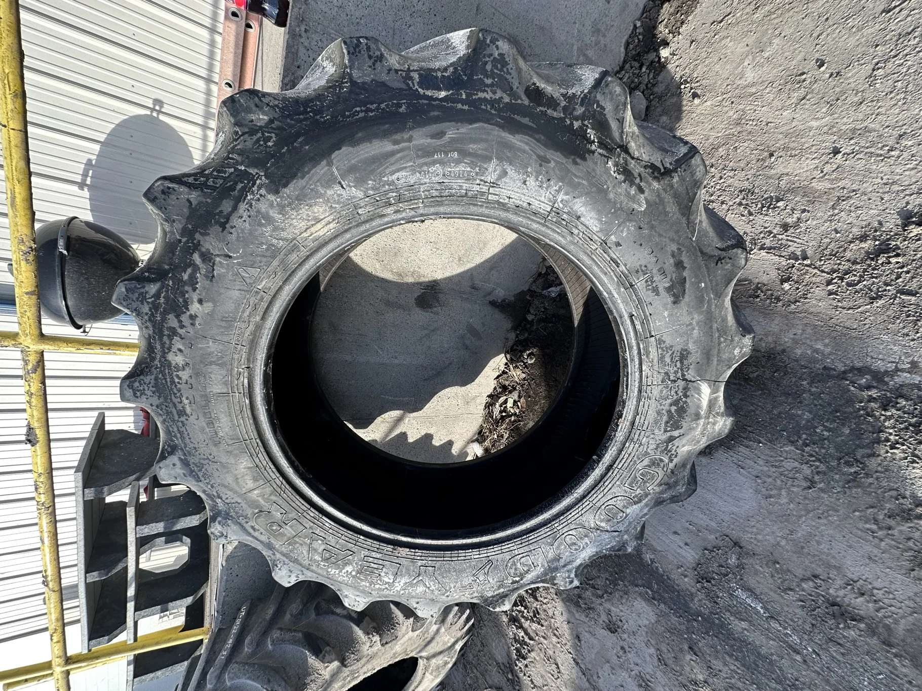Used 35% 420/85R34 Goodyear Super Traction Radial R-1W (147B) - Fair Condition  _x000D_
(Uneven Trea