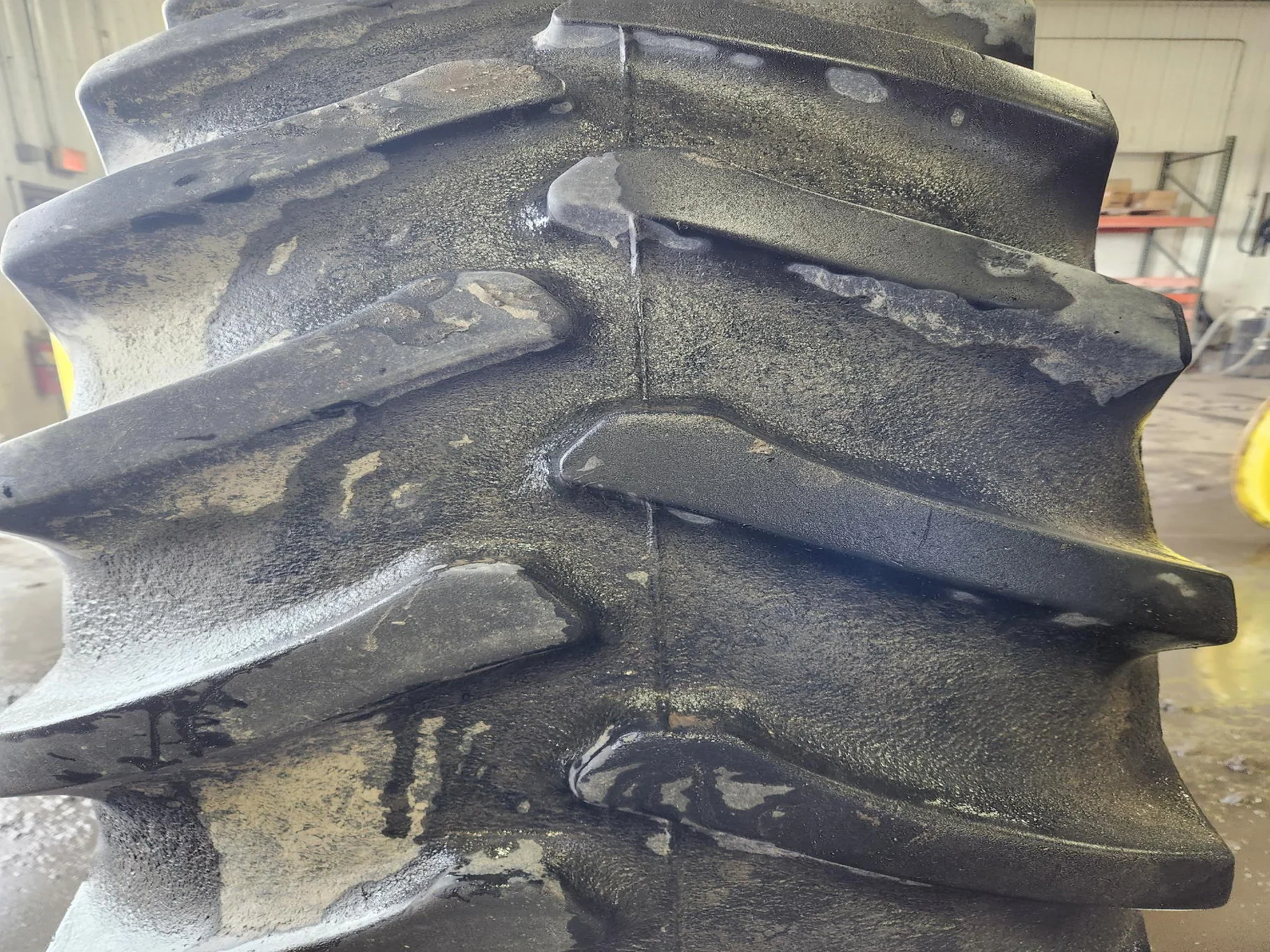 Used 165B 520/85R42 Firestone Radial All traction R-1 TL 40% image 4