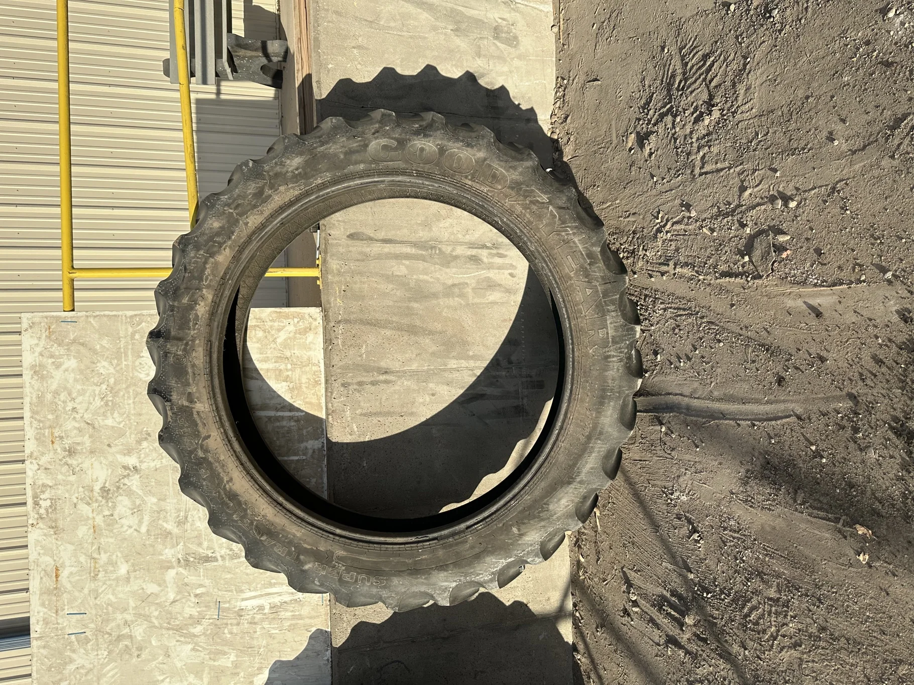 Used 55% 320/105R54 Goodyear Super Traction Radial R-1W (163B) TL  _x000D_
(Cuts in the Sidewall, Lu image 2