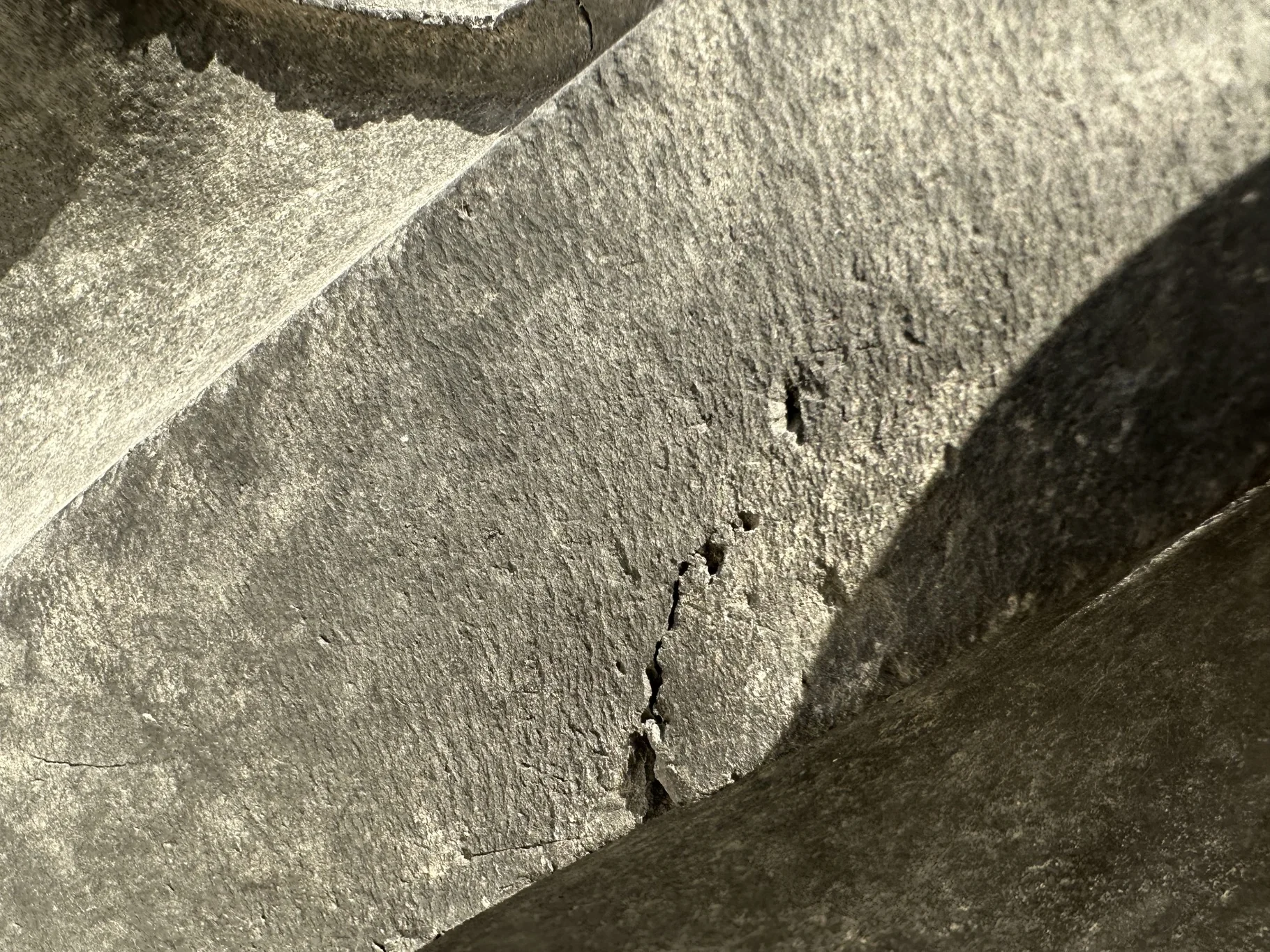 Used 55% 320/105R54 Goodyear Super Traction Radial R-1W (163B) TL  _x000D_
(Cuts in the Sidewall, Lu image 4