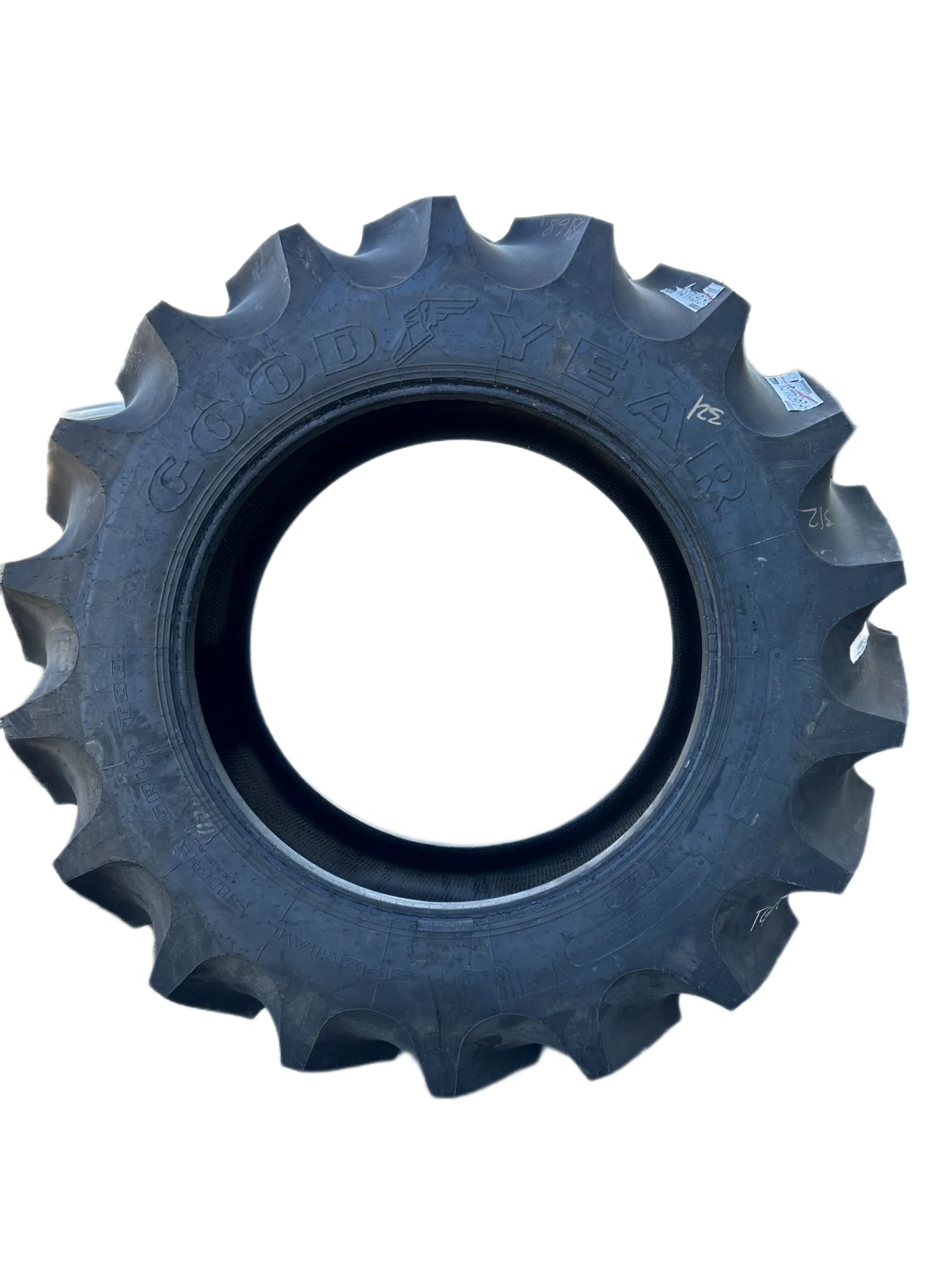 TAKE-OFF 520/85R42 GY SPECIAL SURE GRIP TD8 RADIAL R-2 (162A8/B) TL image 2