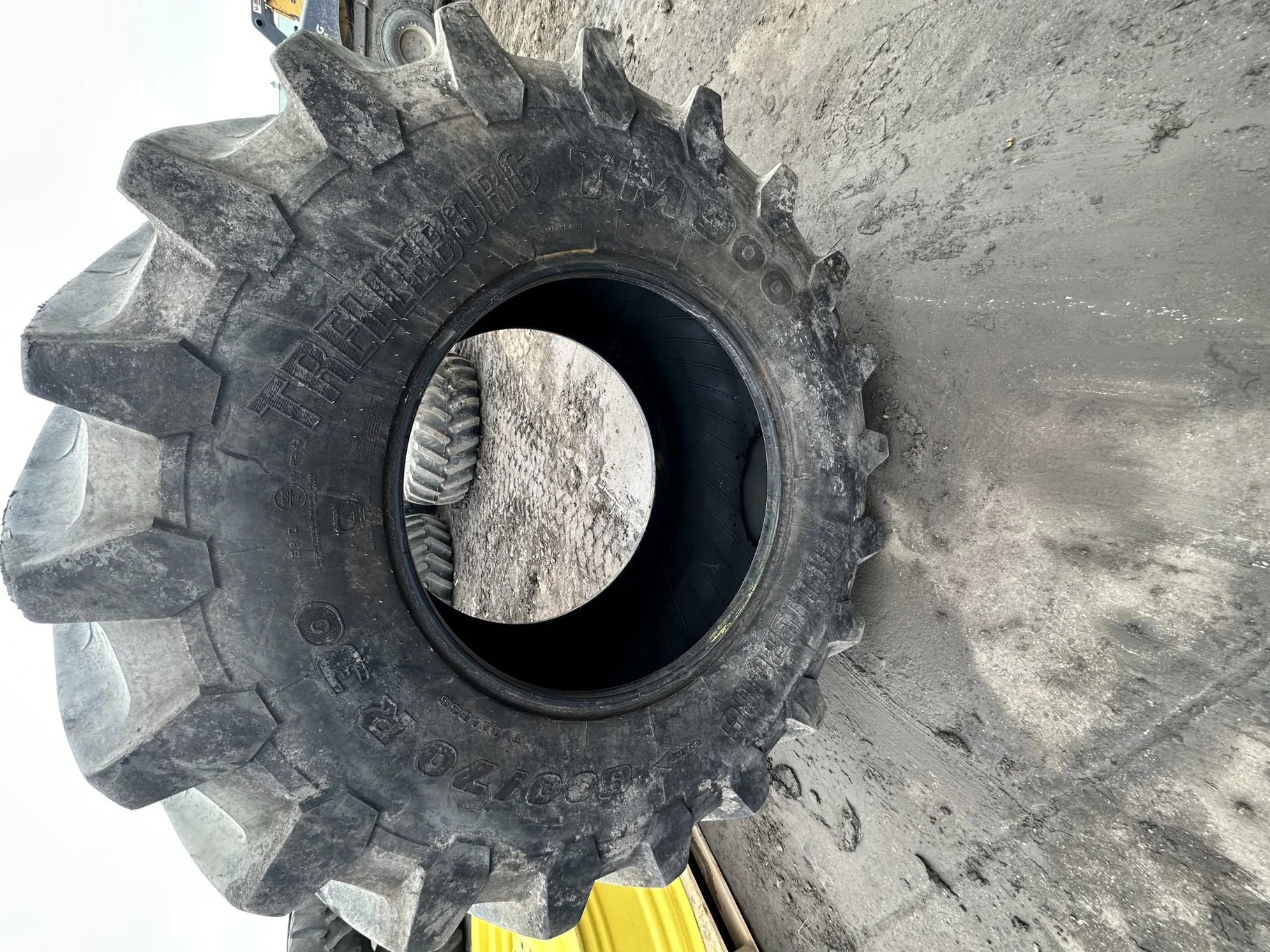 Used 85% 600/70R30 Trelleborg TM900 High Power R-1W 158D TL (lug cuts, cuts between lugs) image 2