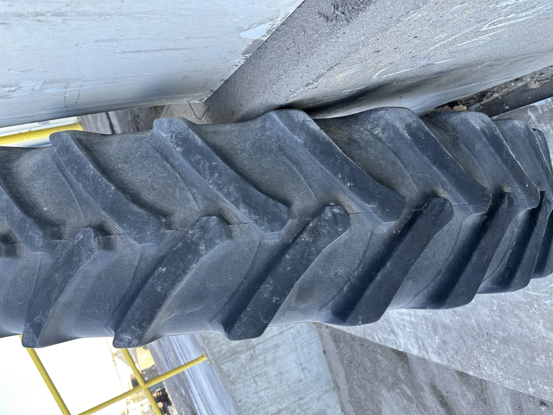 Used 60% 380/90R50 Alliance Row Crop Radial R-1 (151D) TL - (weathering, lug cuts, uneven wear) image 3