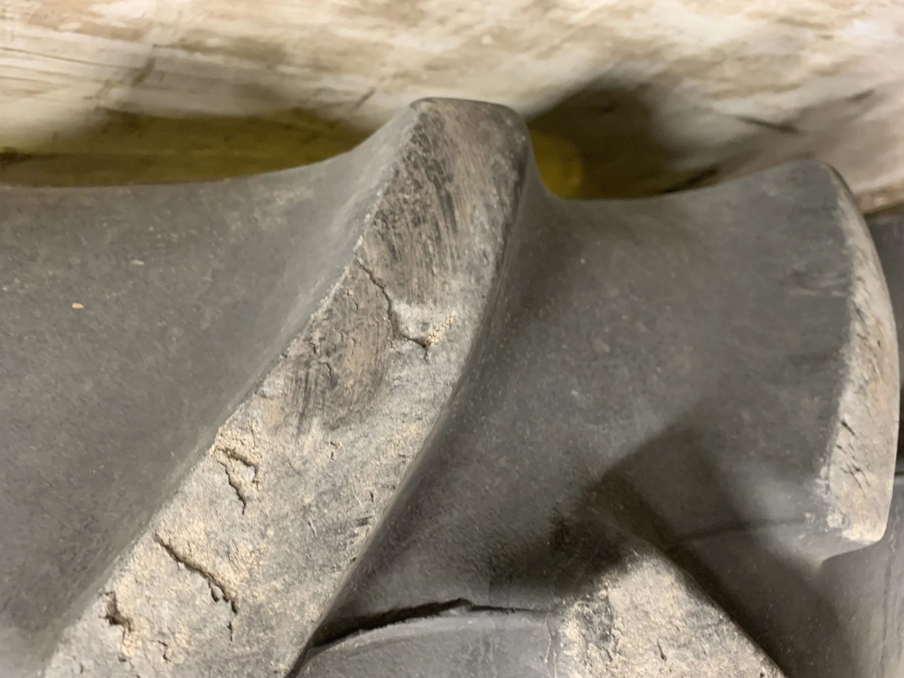 Used 70% 320/105R54 Goodyear Super Traction Radial R-1W (166A8/B) TL image 7