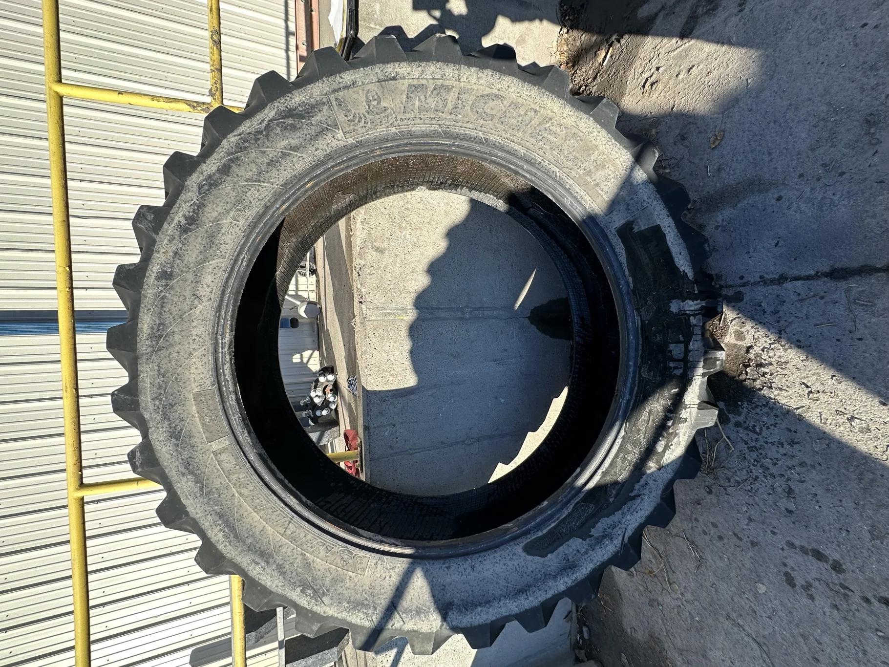 Used VF420/95R50 177D Michelin Spraybib TL R-1W 80-85% image 2