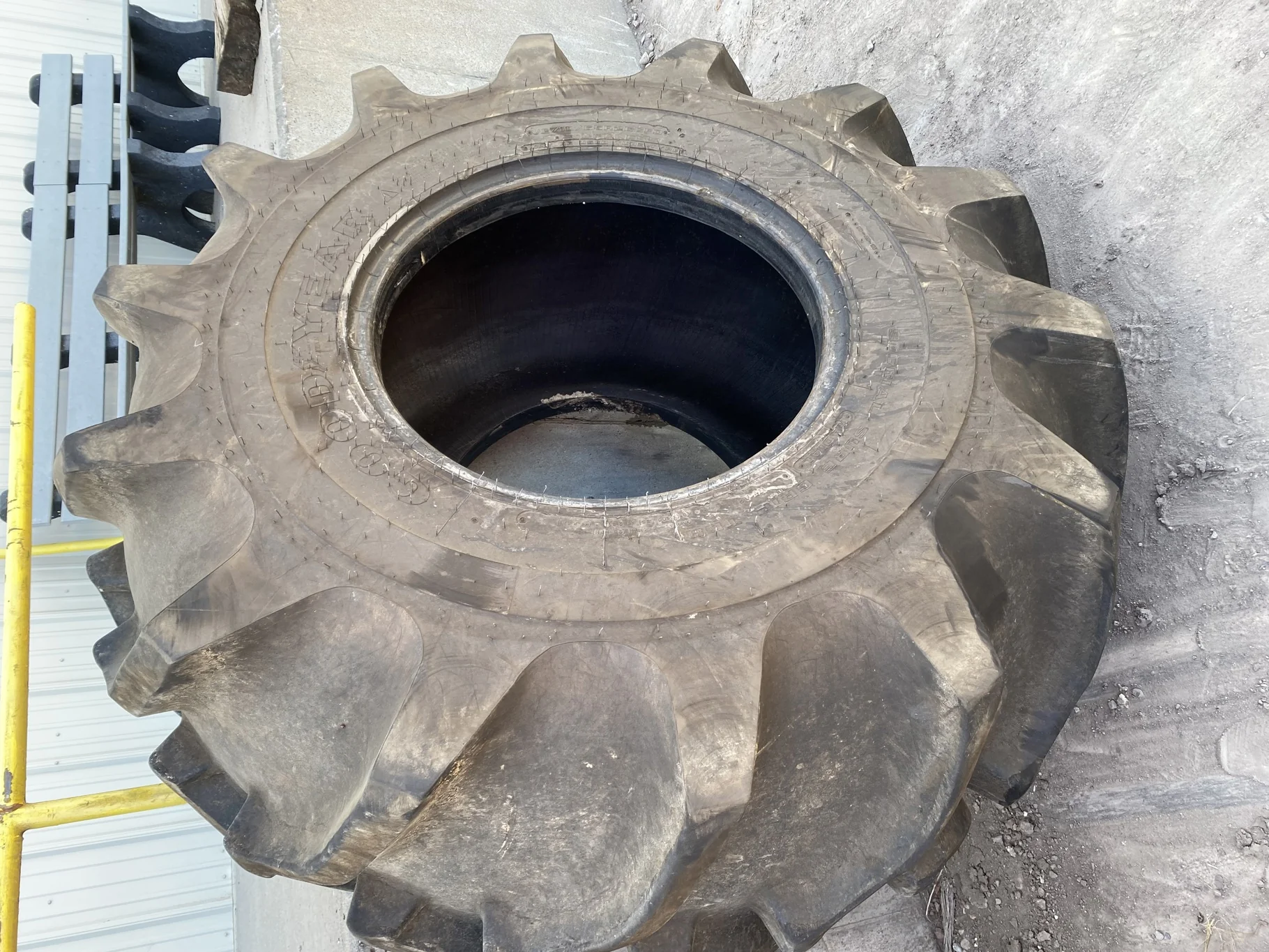 USED VF710/65R26 CFO GY SPECIAL SURE GRIP TD8 RADIAL R-2 (177A8) TL