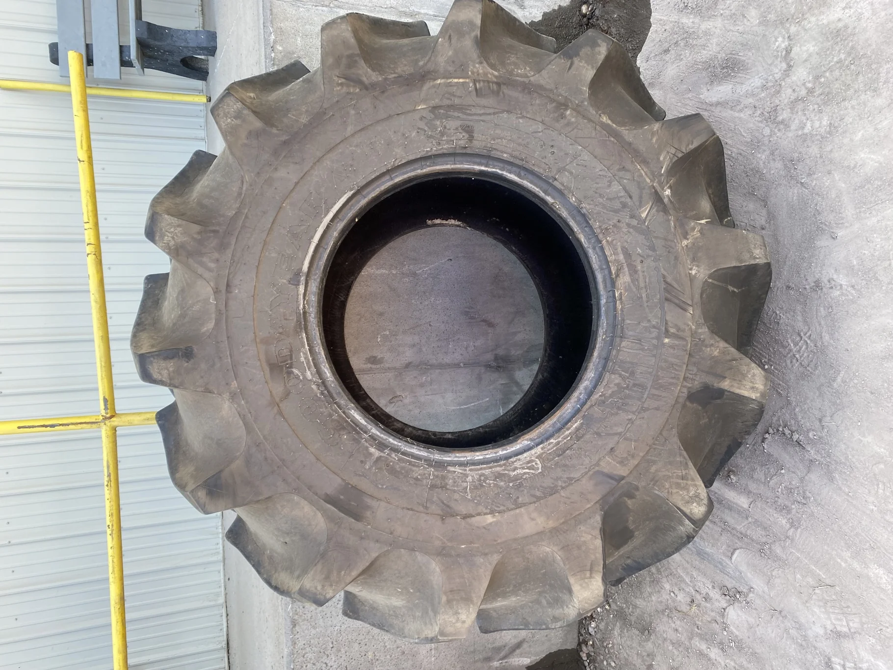 USED VF710/65R26 CFO GY SPECIAL SURE GRIP TD8 RADIAL R-2 (177A8) TL image 2