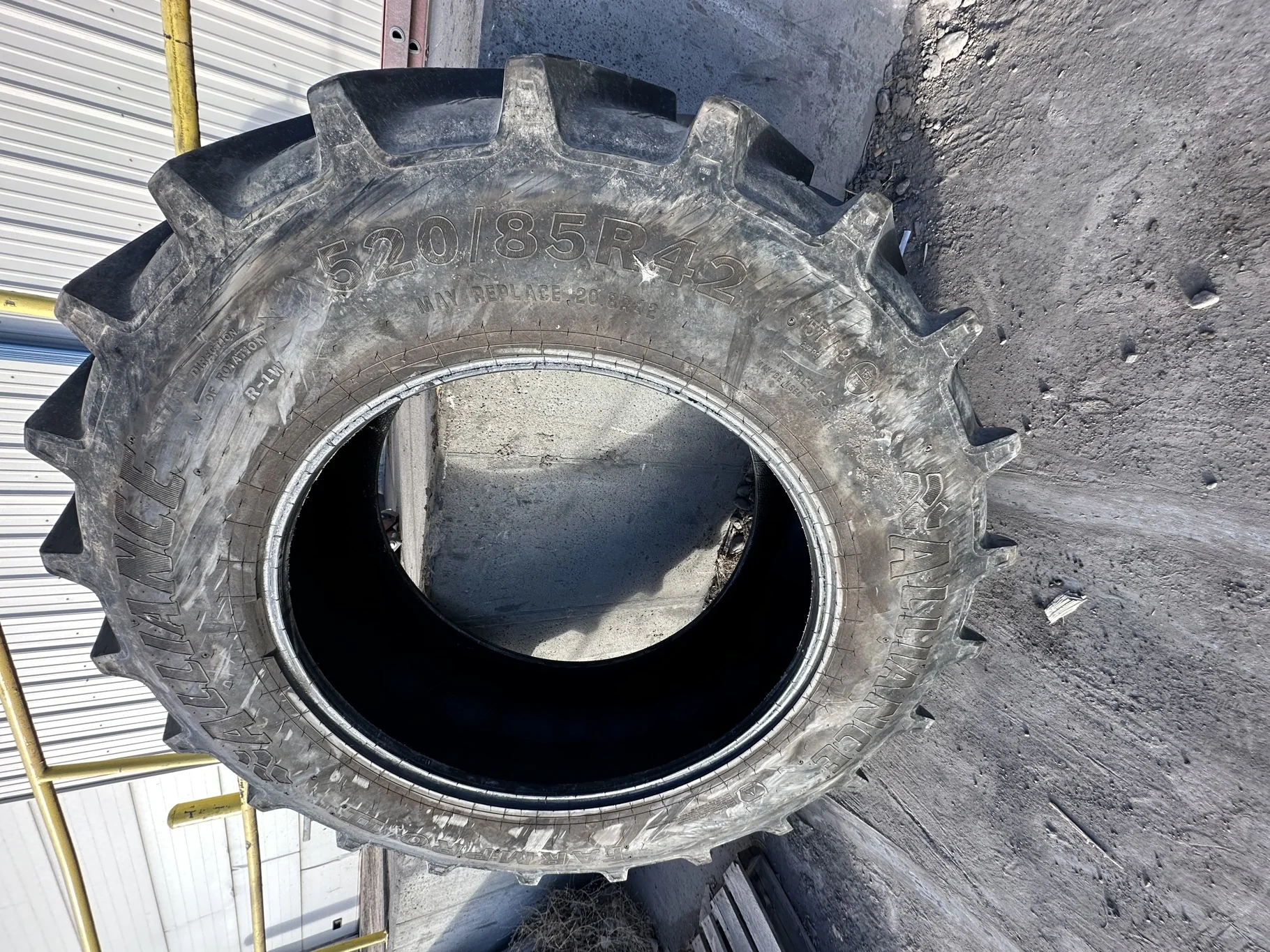 Used 88% 520/85R42 (20.8R42) Alliance FarmPro II 846/842 Radial R-1W (157A8/B) TL  _x000D_
(Lug Cuts