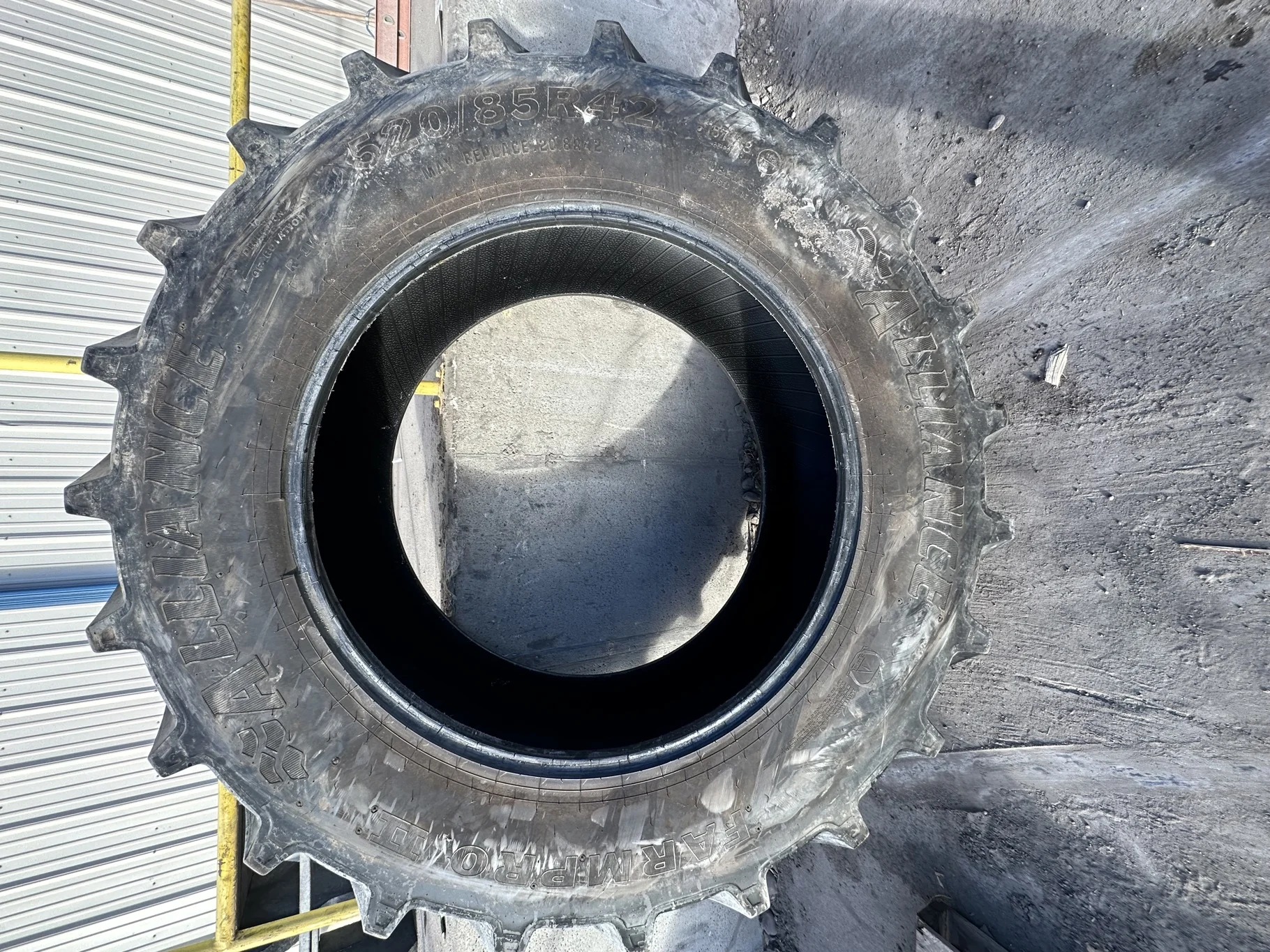 Used 88% 520/85R42 (20.8R42) Alliance FarmPro II 846/842 Radial R-1W (157A8/B) TL  _x000D_
(Lug Cuts image 2
