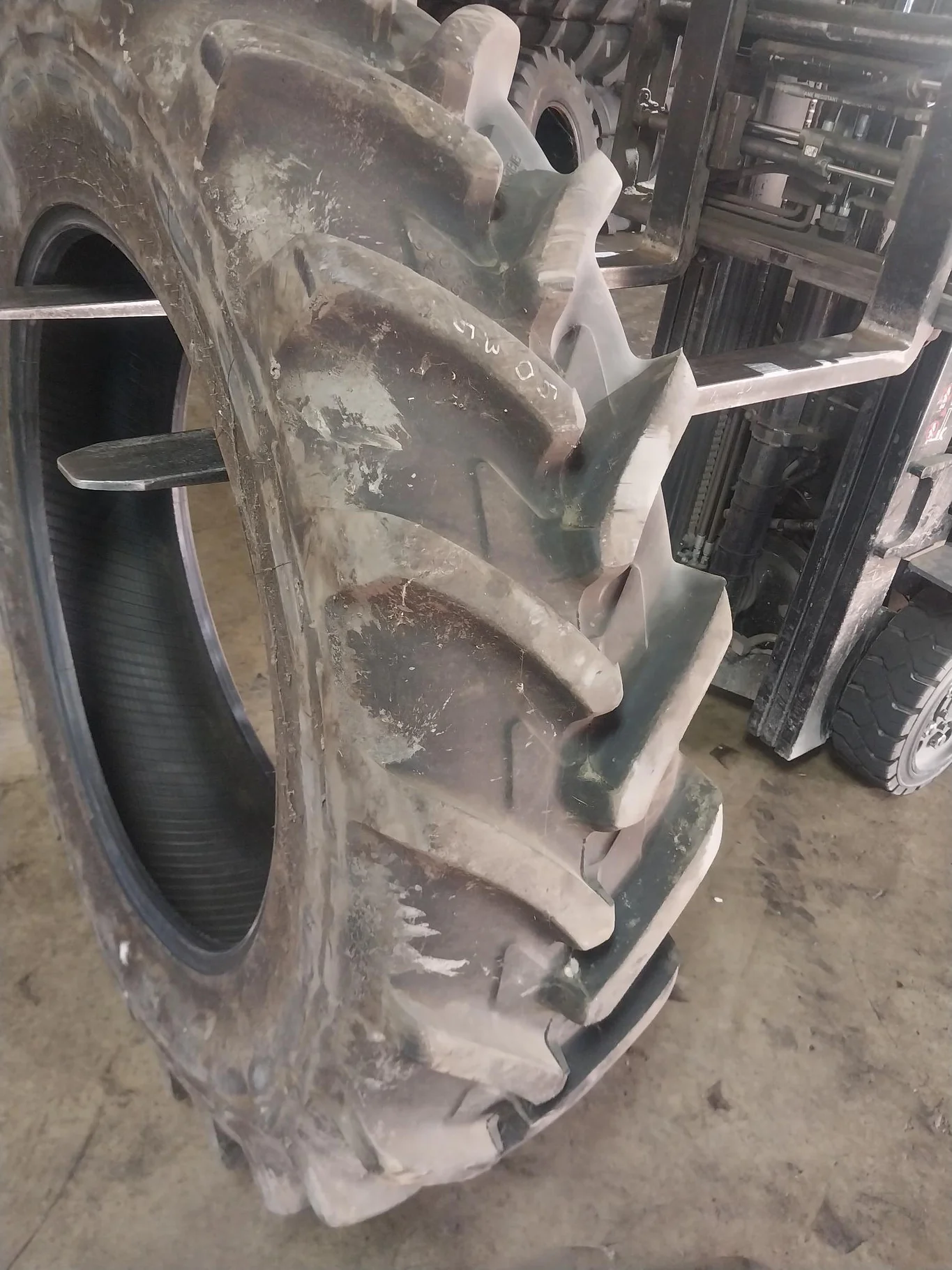 Used 380/95R38 149A8 Michelin Agribib TL 80-85% image 2