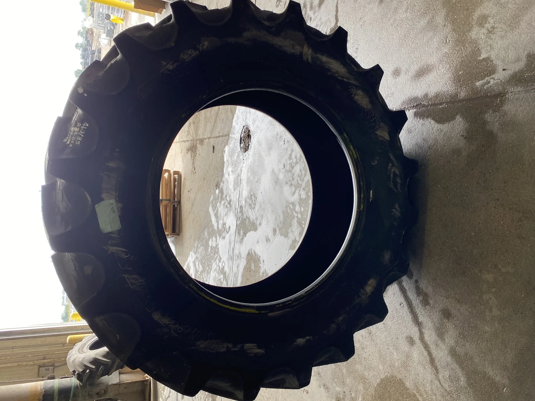 Take Off 460/85R34 (18.4R34) BKT Agrimax RT 855 R-1W 147A8/B TL - Excellent Condition