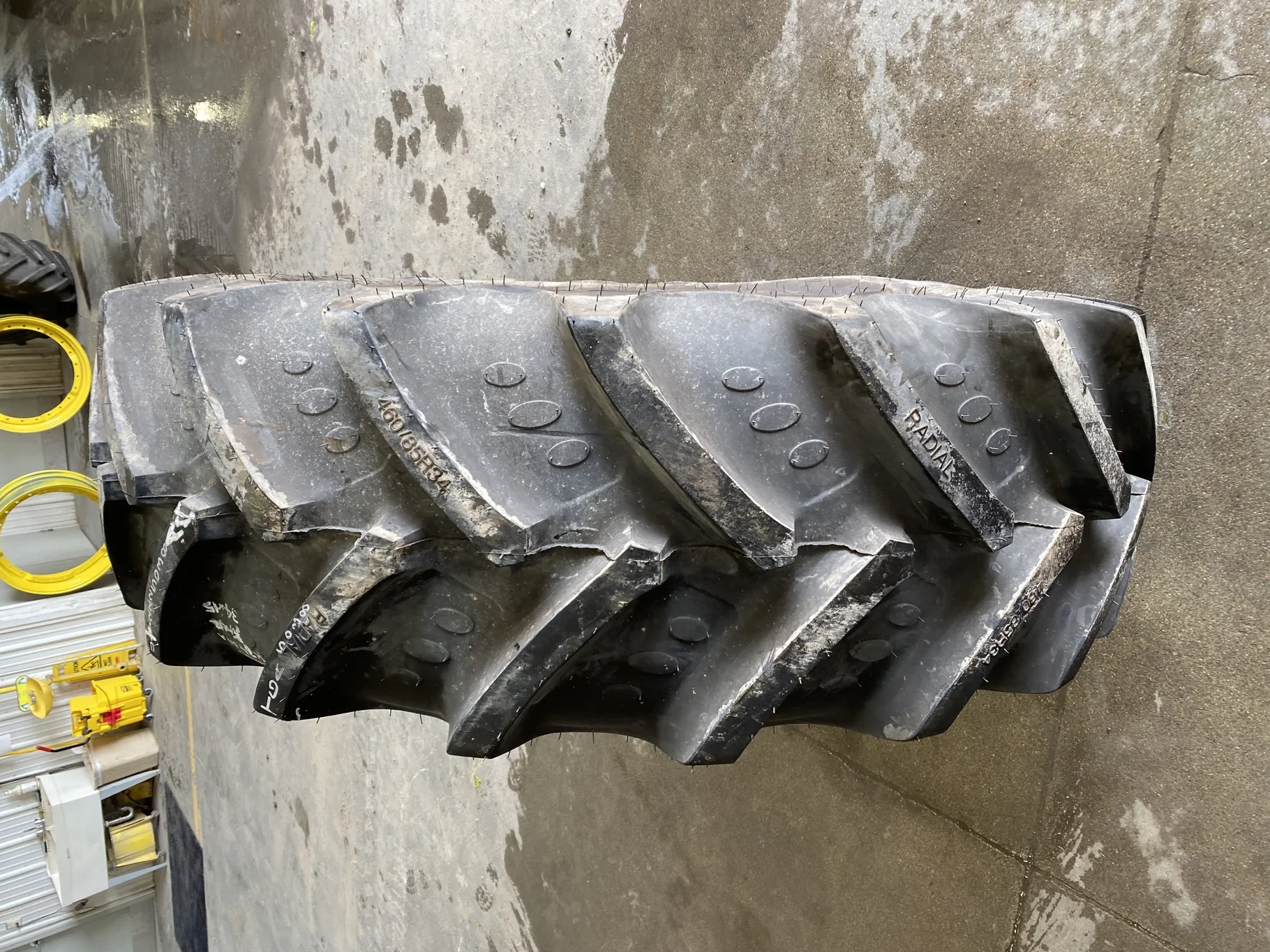 Take Off 460/85R34 (18.4R34) BKT Agrimax RT 855 R-1W 147A8/B TL - Excellent Condition image 3