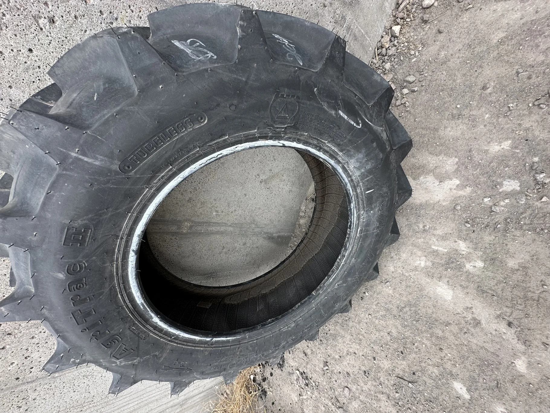 Take Off 12.4-24 Galaxy AgriTrac 2 R-1 D(117A8)(8Ply) TL - Excellent Condition image 4