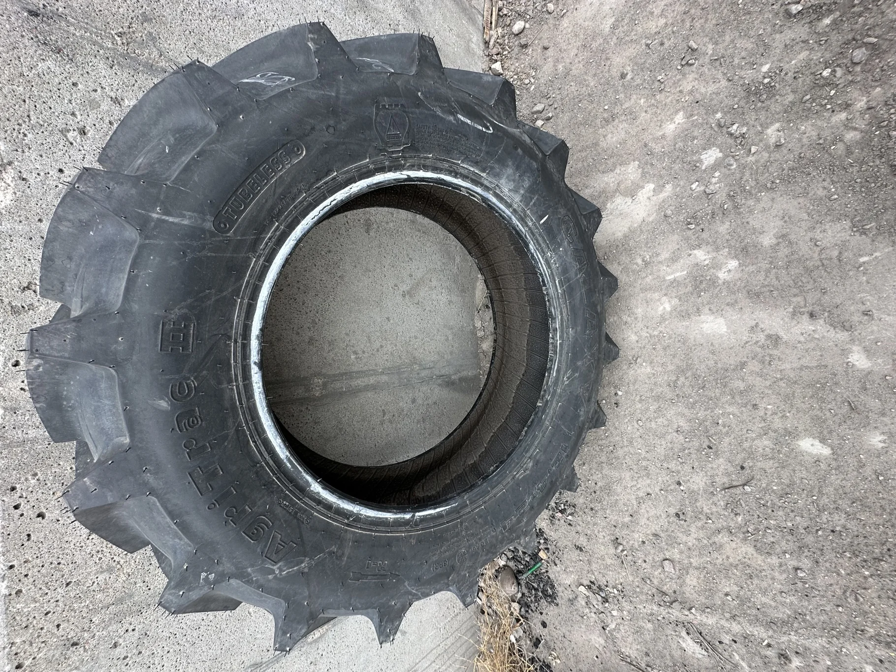 Take Off 12.4-24 Galaxy AgriTrac 2 R-1 D(117A8)(8Ply) TL - Excellent Condition image 5