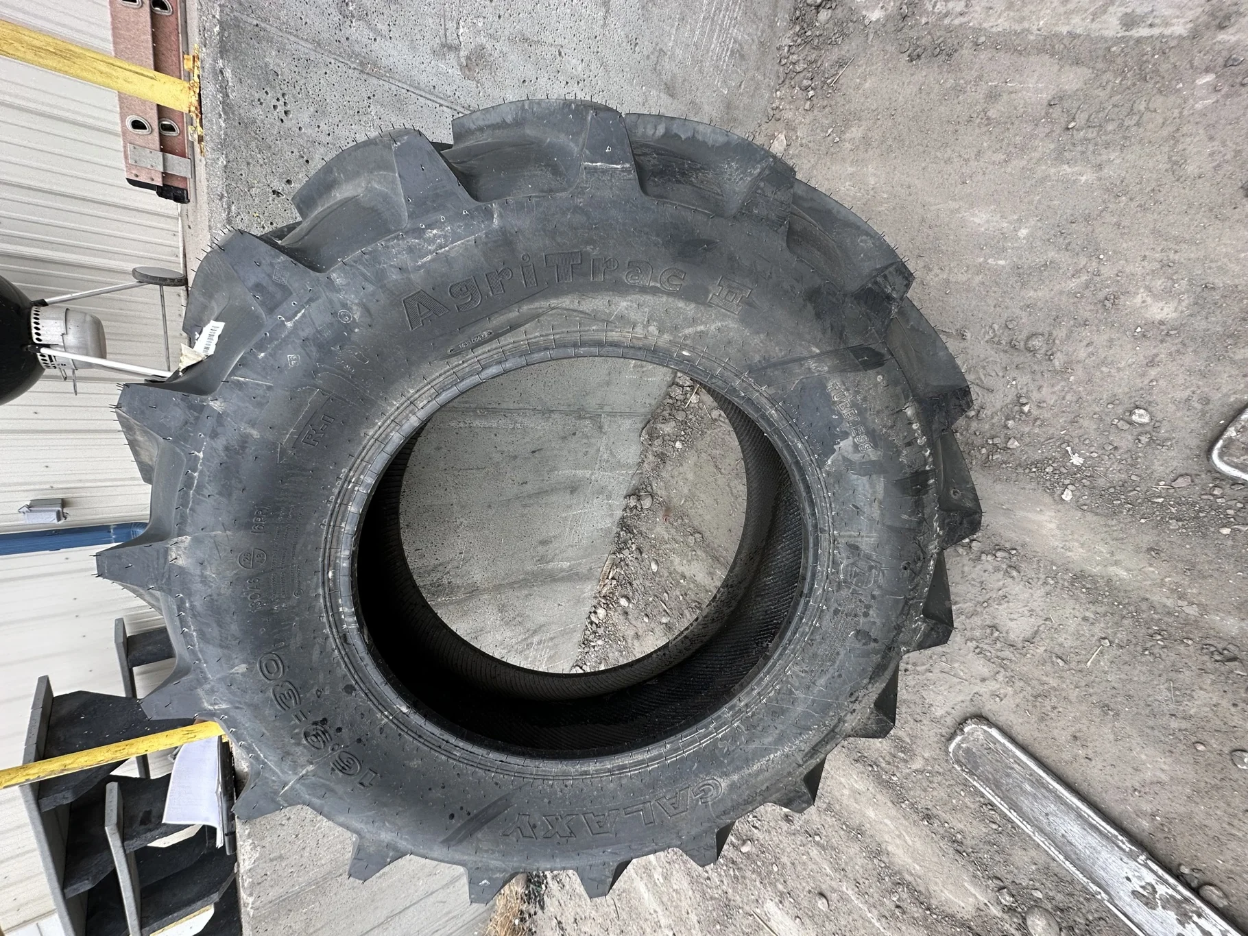 Take Off 16.9-30/D GALAXY AgriTrac 2 R1 D (126A8)(8Ply) TL - Excellent Condition