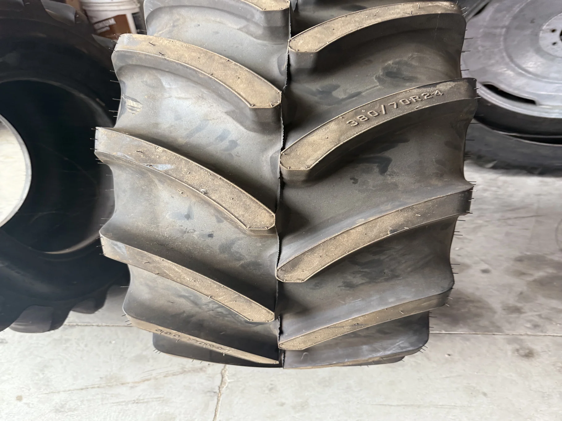 Take Off 380/70R24 Firestone Performer 70 Extra R-1W 125D TL - Excellent Condition image 4