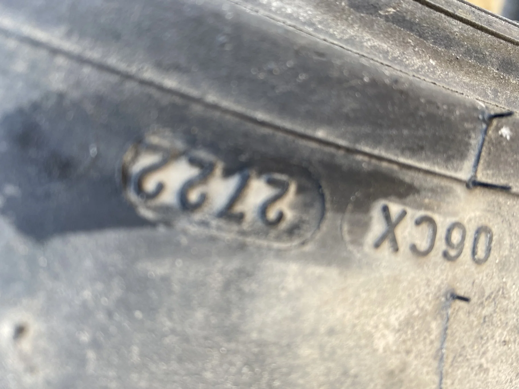 USED 95% 520/85R42 162B MICHELIN AGRIBIB 2 LUG CUTS STUBBLE image 6