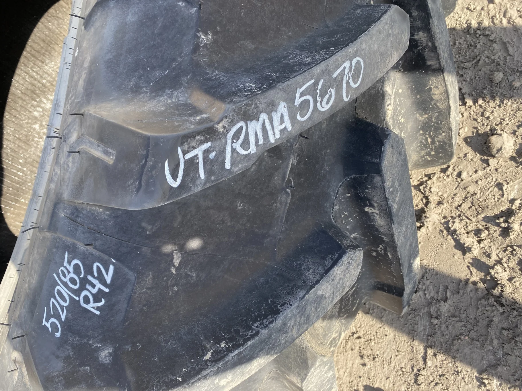 USED 95% 520/85R42 162B MICHELIN AGRIBIB 2 LUG CUTS STUBBLE image 9