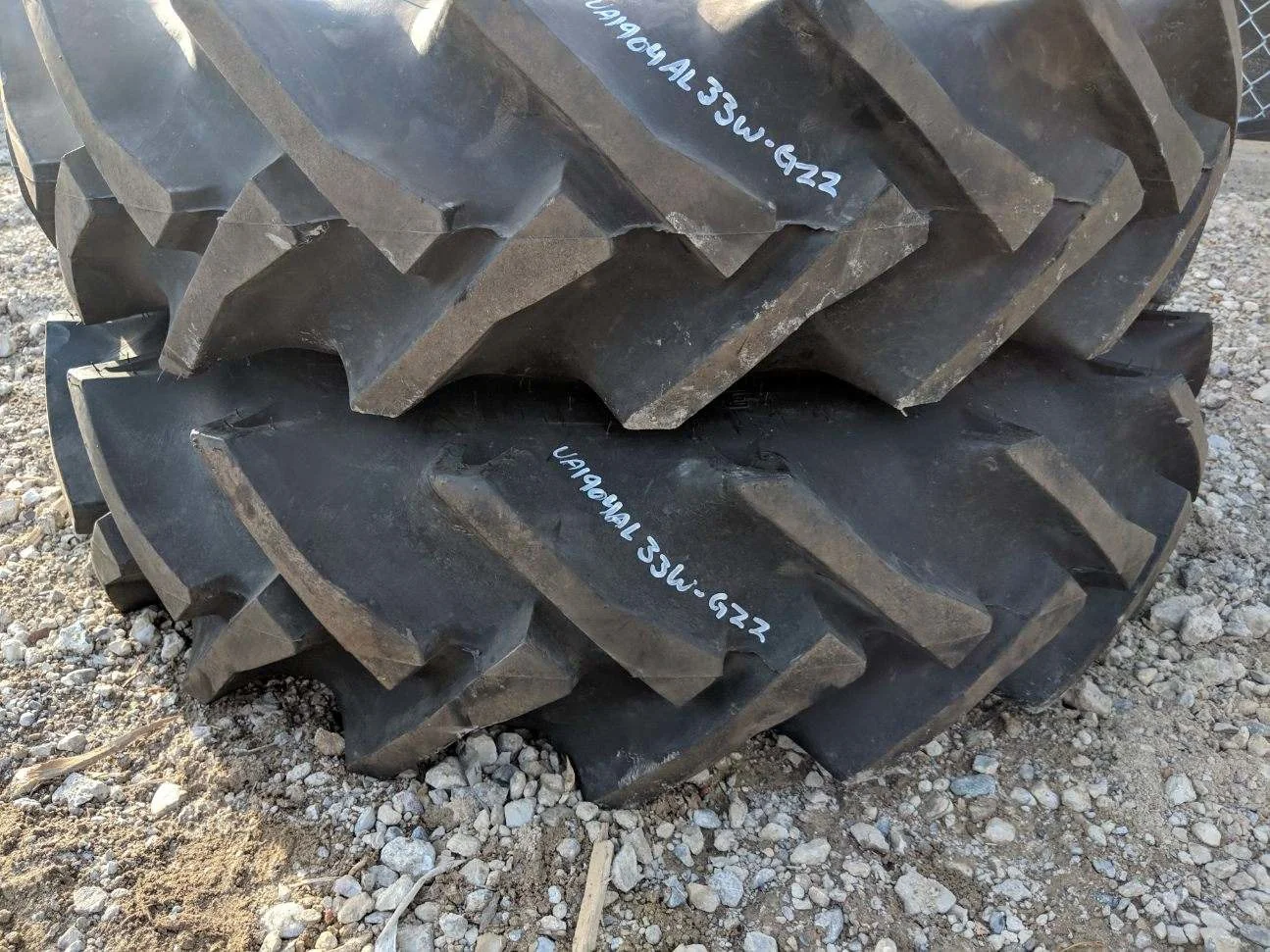 Used 98% 9.5-24 Alliance 324 R-1 8 Ply