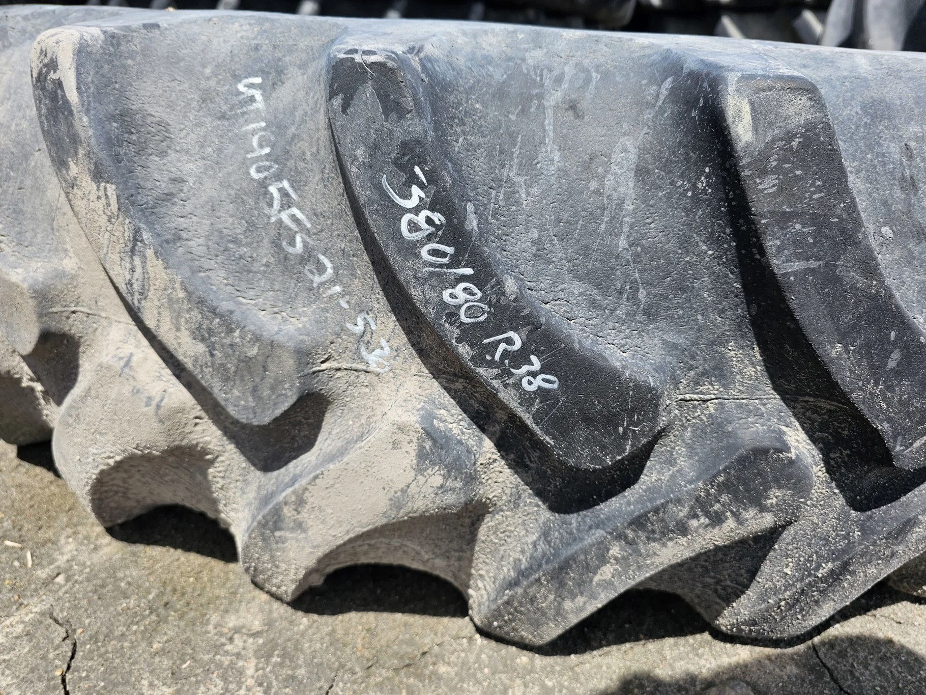 Used 40% 380/80R38 Firestone Radial All Traction DT R-1W 142B TL - Fair Condition image 3