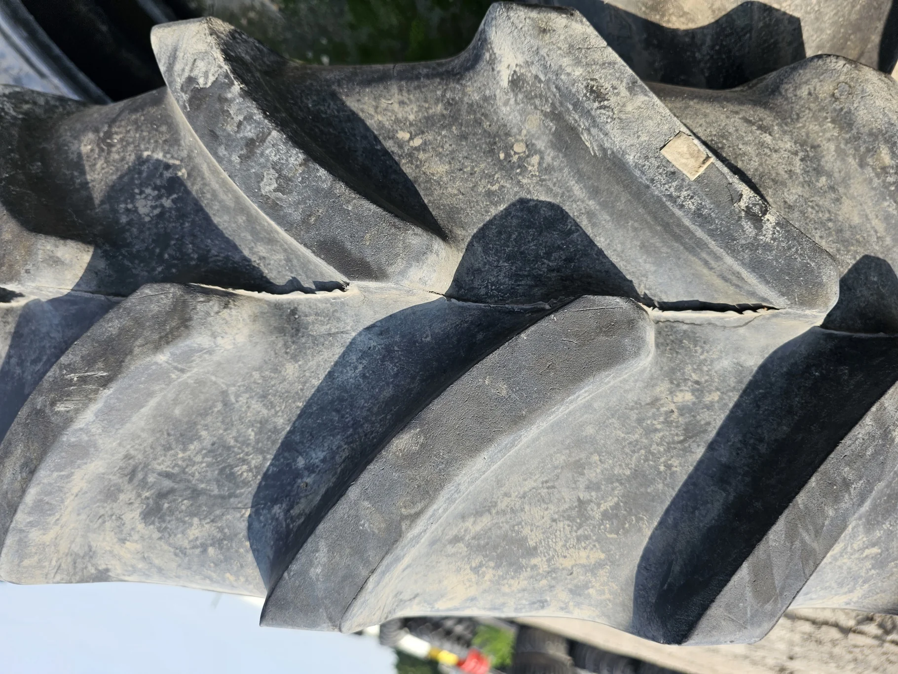 Used 95% 320/85R24 Firestone Performer 85 R-1W 122D  _x000D_
(Lug Stubble) image 3