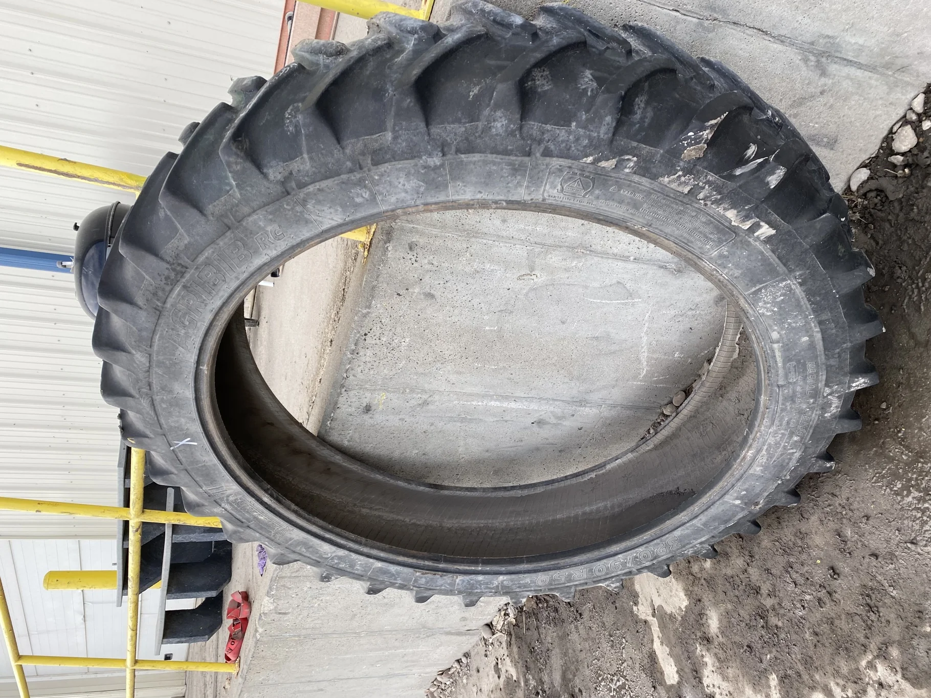 Used 55% 320/90R50 Michelin AgriBib Row Crop R-1W 150A8/150B TL - lug cuts/chunks, sidewall stubble, image 2