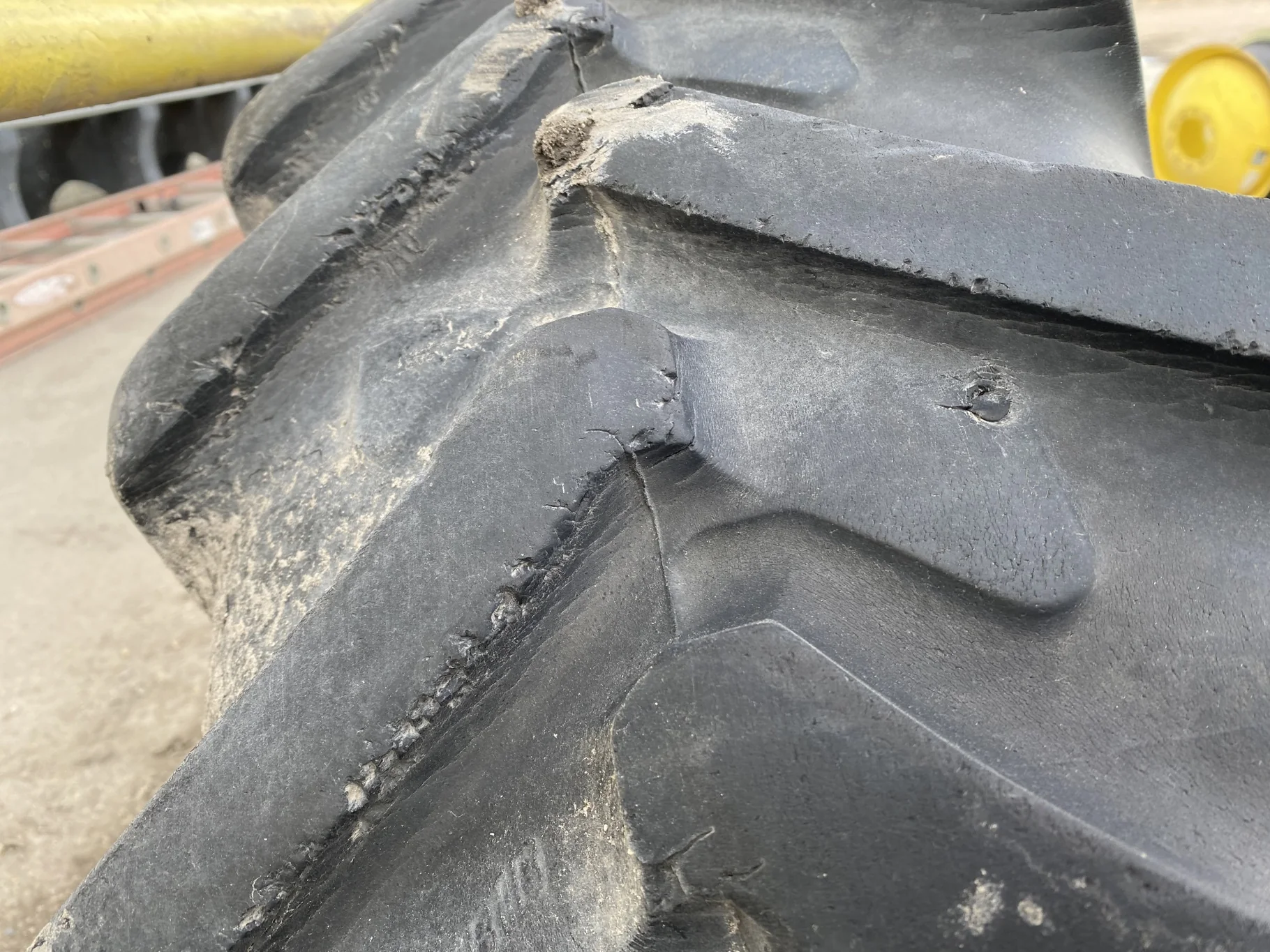 Used 55% 320/90R50 Michelin AgriBib Row Crop R-1W 150A8/150B TL - lug cuts/chunks, sidewall stubble, image 6