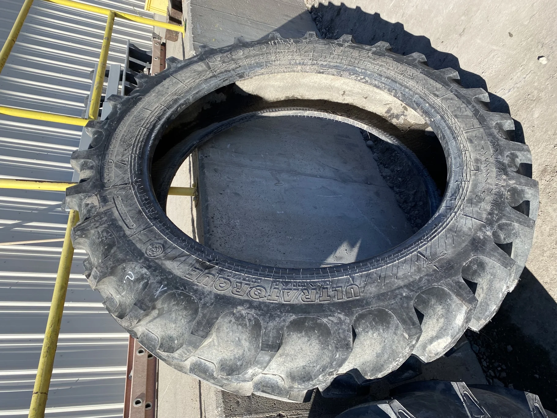Used 90% 420/80R46 Goodyear Ultra Torque Radial DT712 R-1 151A8/B TL - lug cut, light lug stubble, b image 2