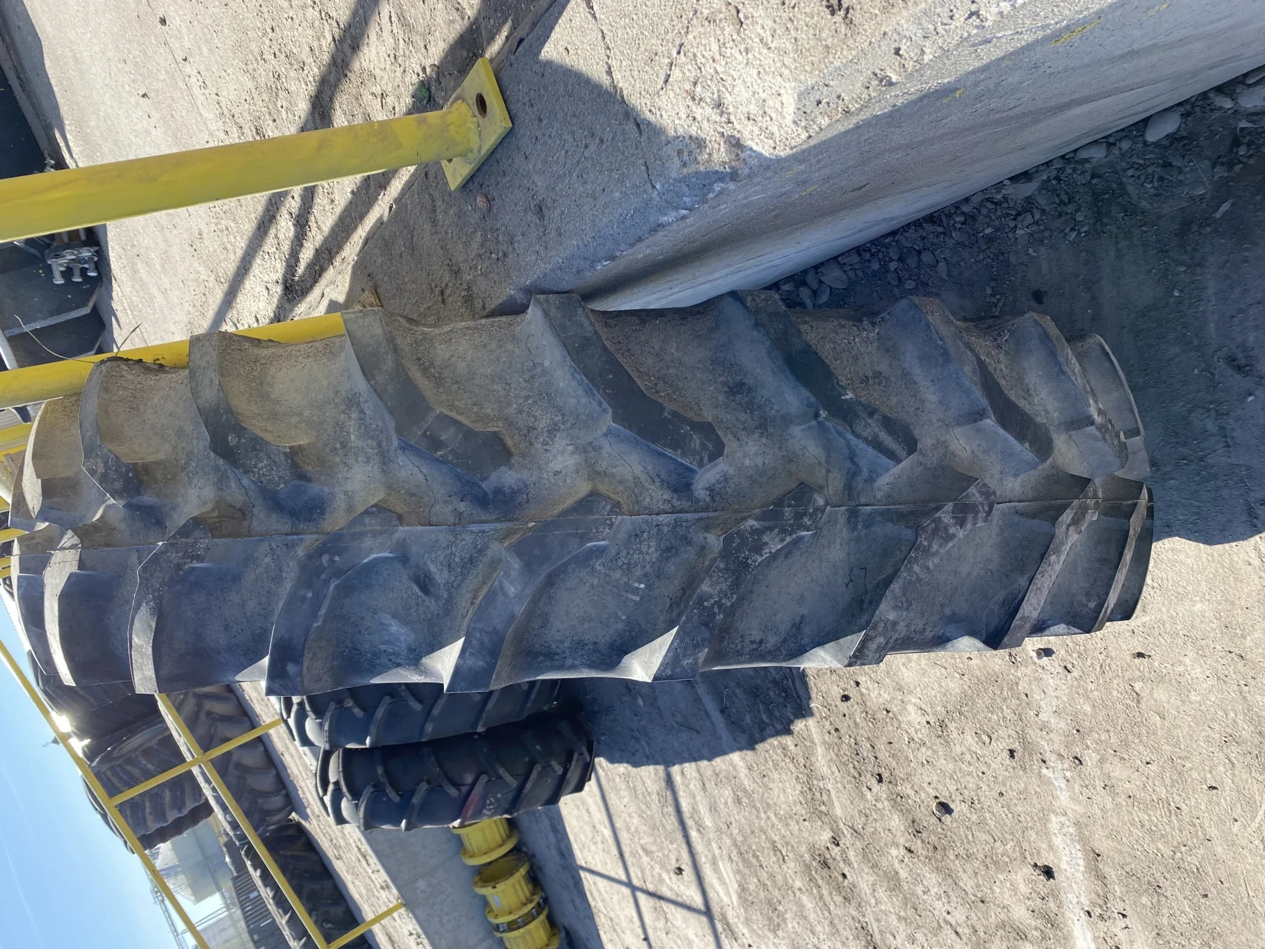 Used 90% 420/80R46 Goodyear Ultra Torque Radial DT712 R-1 151A8/B TL - lug cut, light lug stubble, b image 3