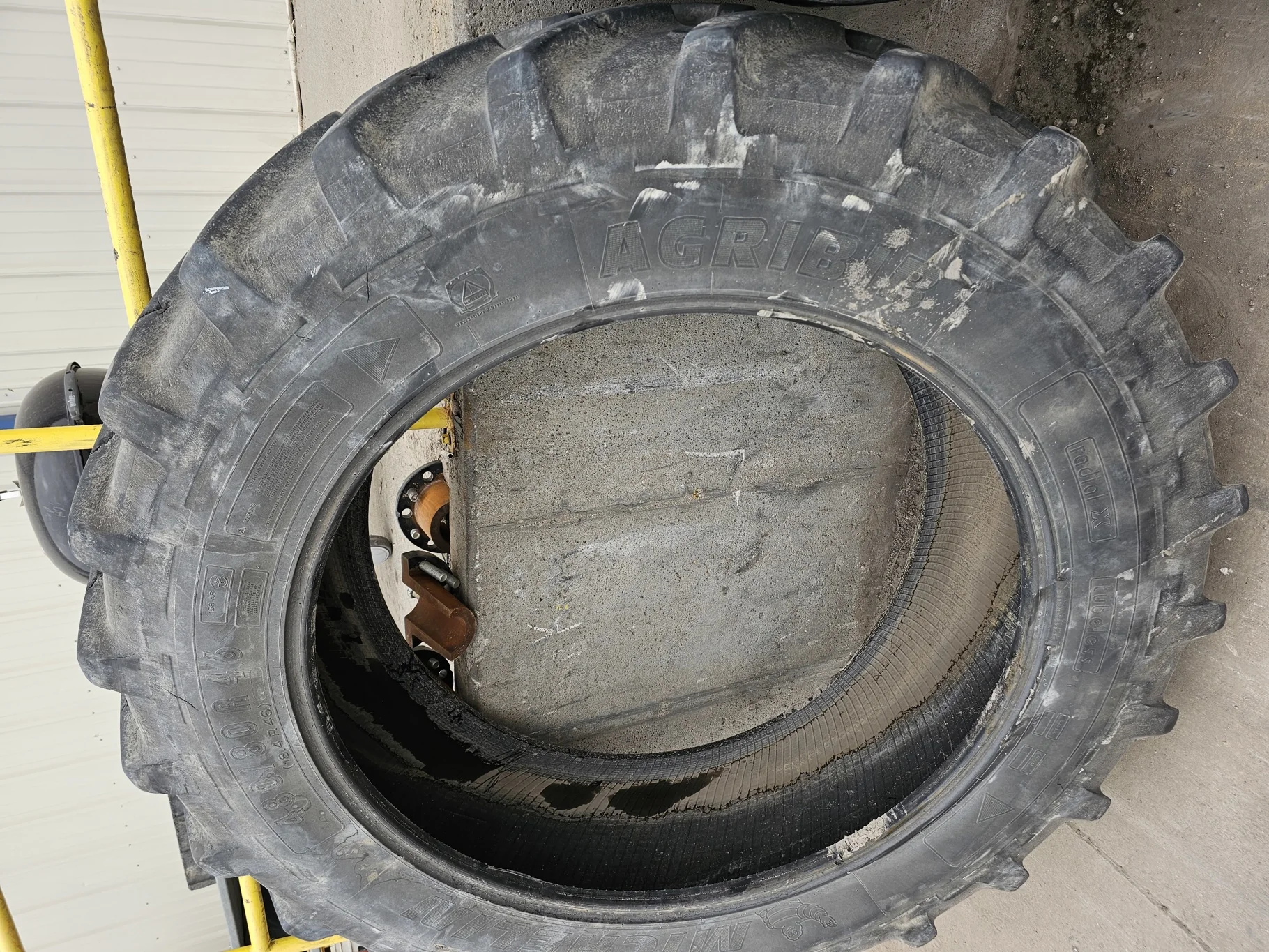 Used 50% 480/80R46 Michelin AgriBib R-1W 158A8/158B TL - (Sidewall Cuts, Stubble, Lug Cuts/chunks, W