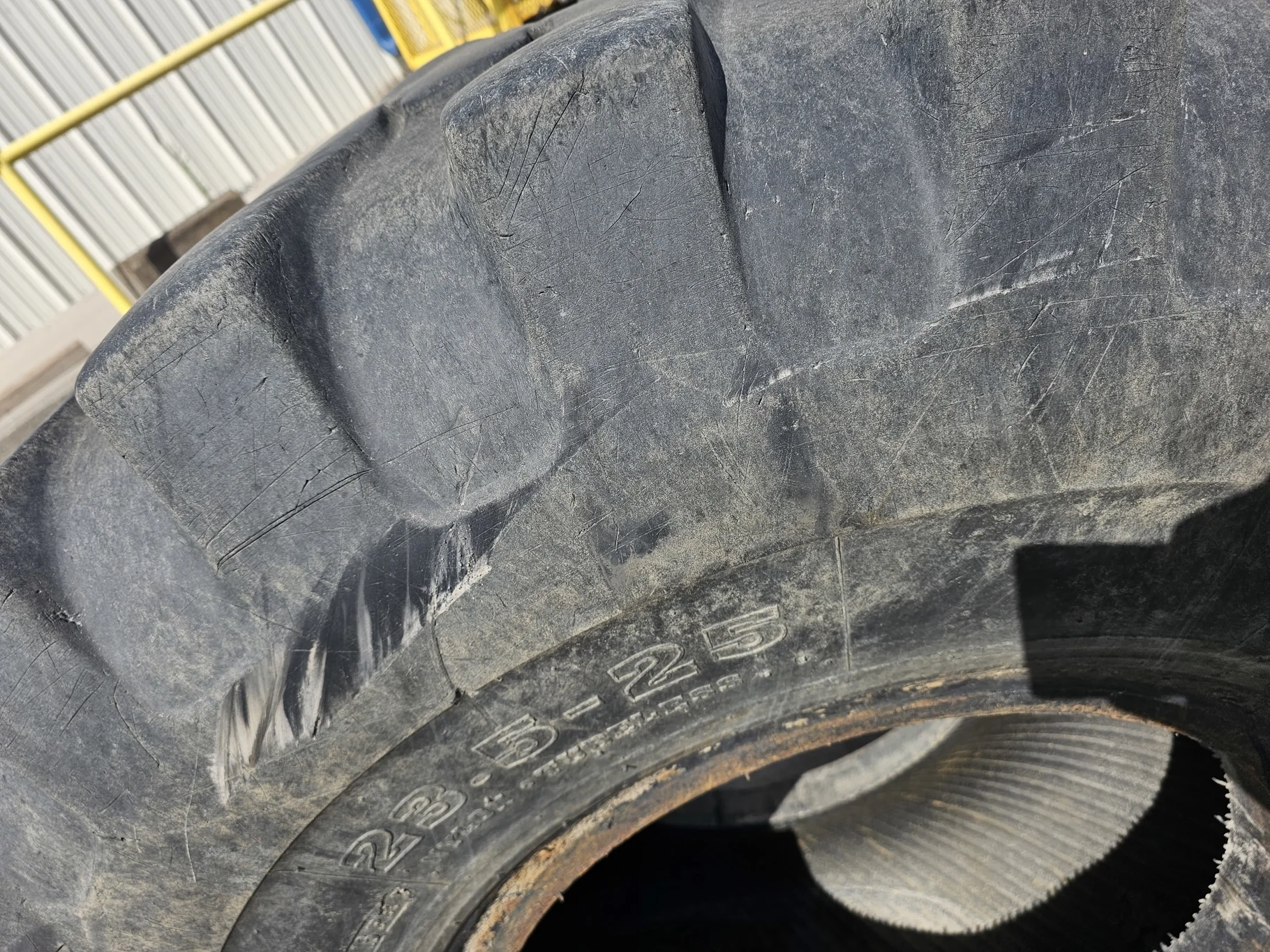 Used 50% 23.5-25 Akuret E-2/L-2 16 ply weathering, Stubble, Sidewall cuts, Lug Chunks missing, Lug c image 3