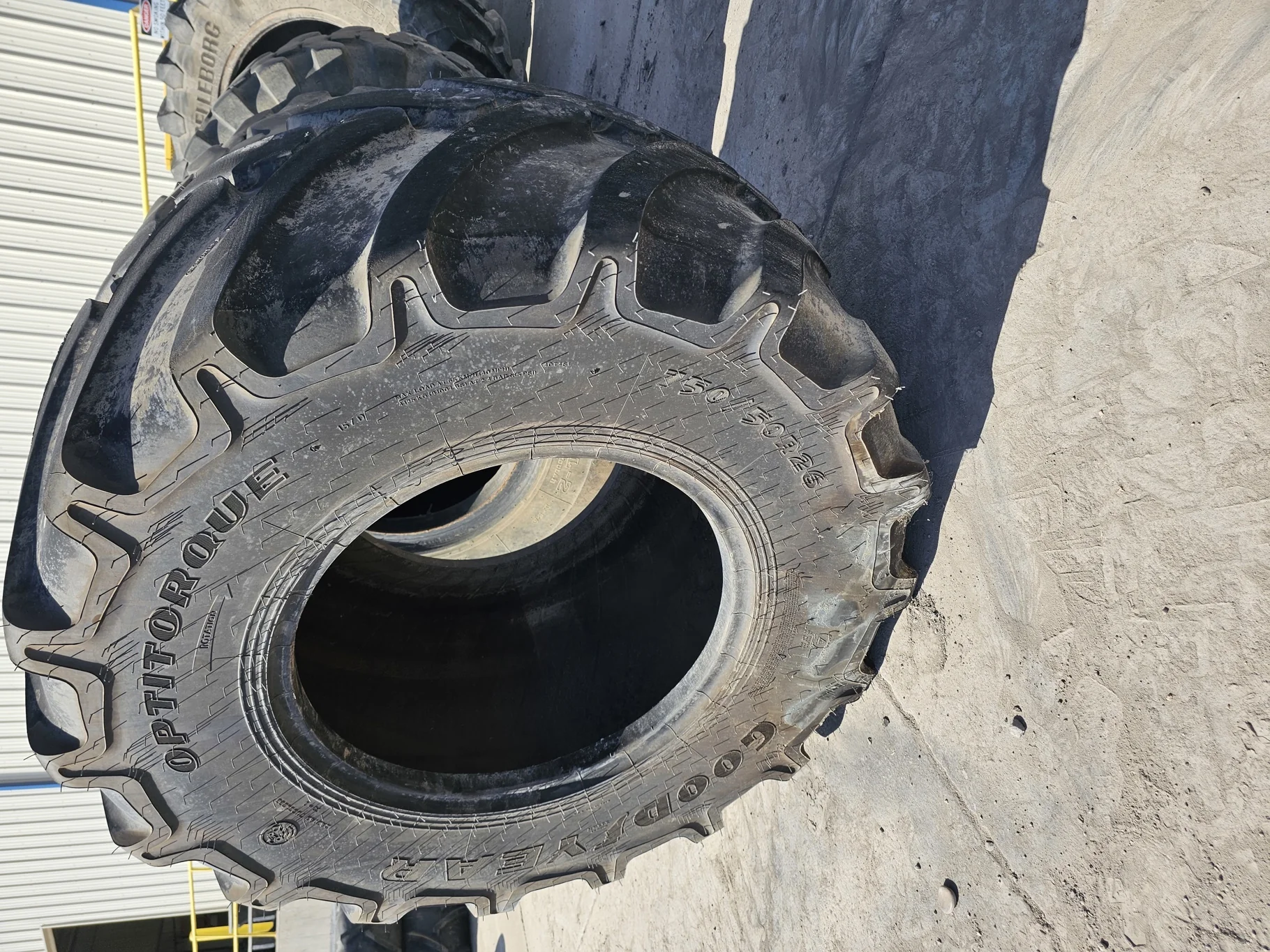 Used 85% 750/50R26 Goodyear Optitorque 157D, Stubble, Road Wear, image 3