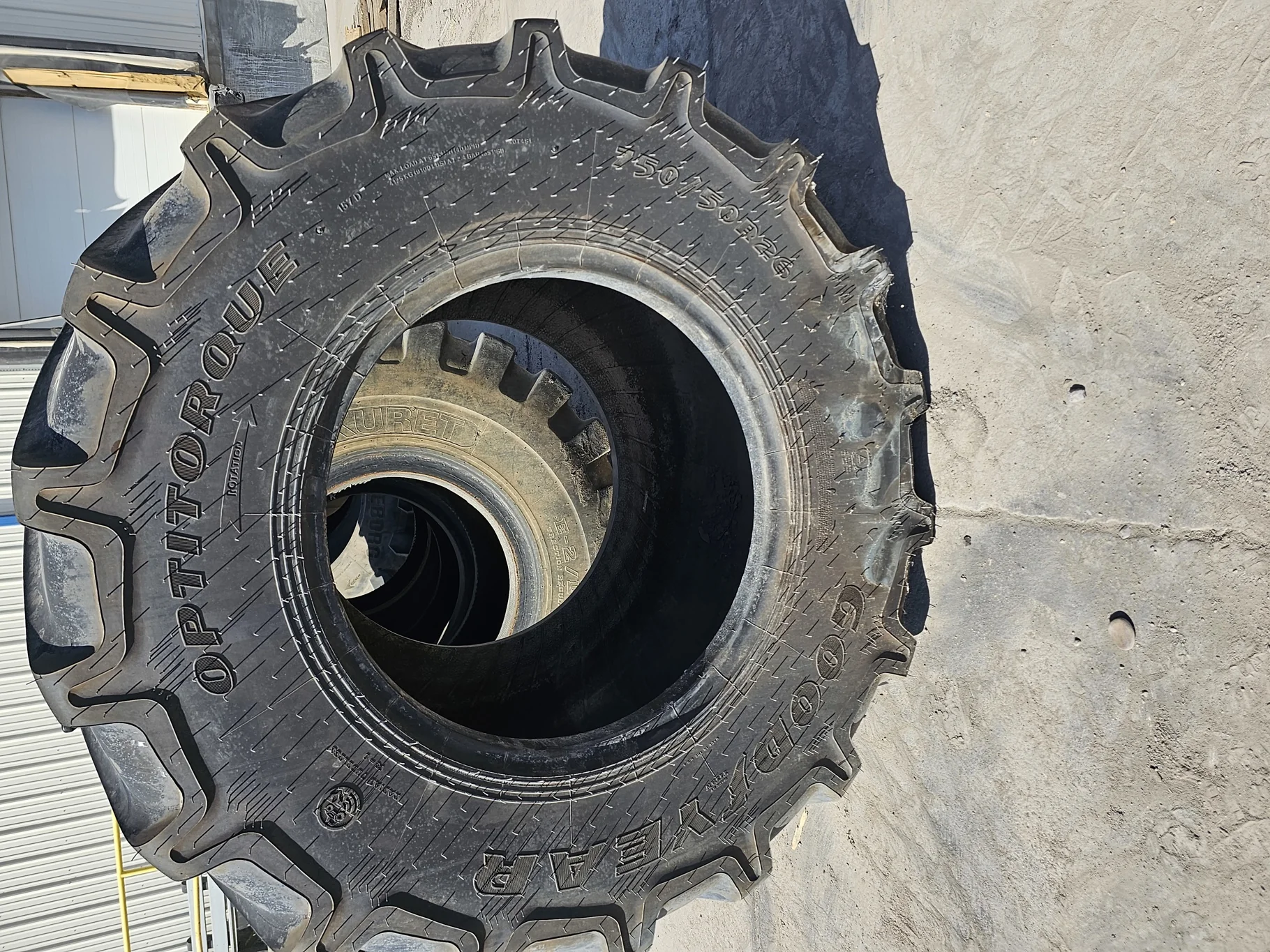 Used 85% 750/50R26 Goodyear Optitorque 157D, Stubble, Road Wear, image 4