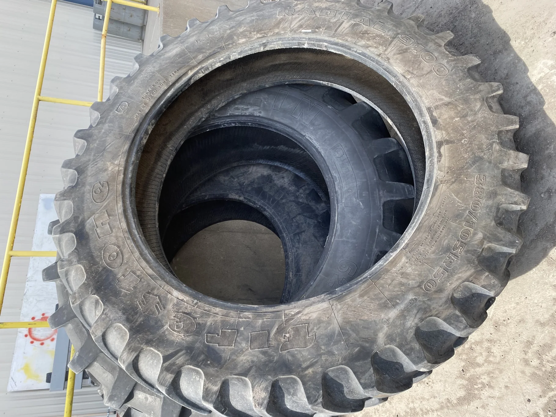Used 69% 380/105R50 Firestone Radial 9100 168A8 R-1 TL (Road wear, lug stubble/cuts) image 2