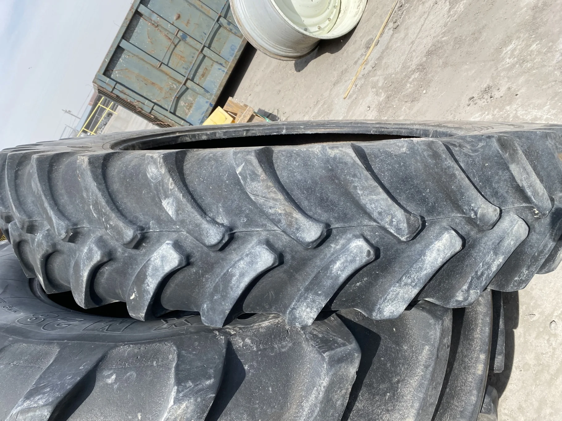 Used 69% 380/105R50 Firestone Radial 9100 168A8 R-1 TL (Road wear, lug stubble/cuts) image 3