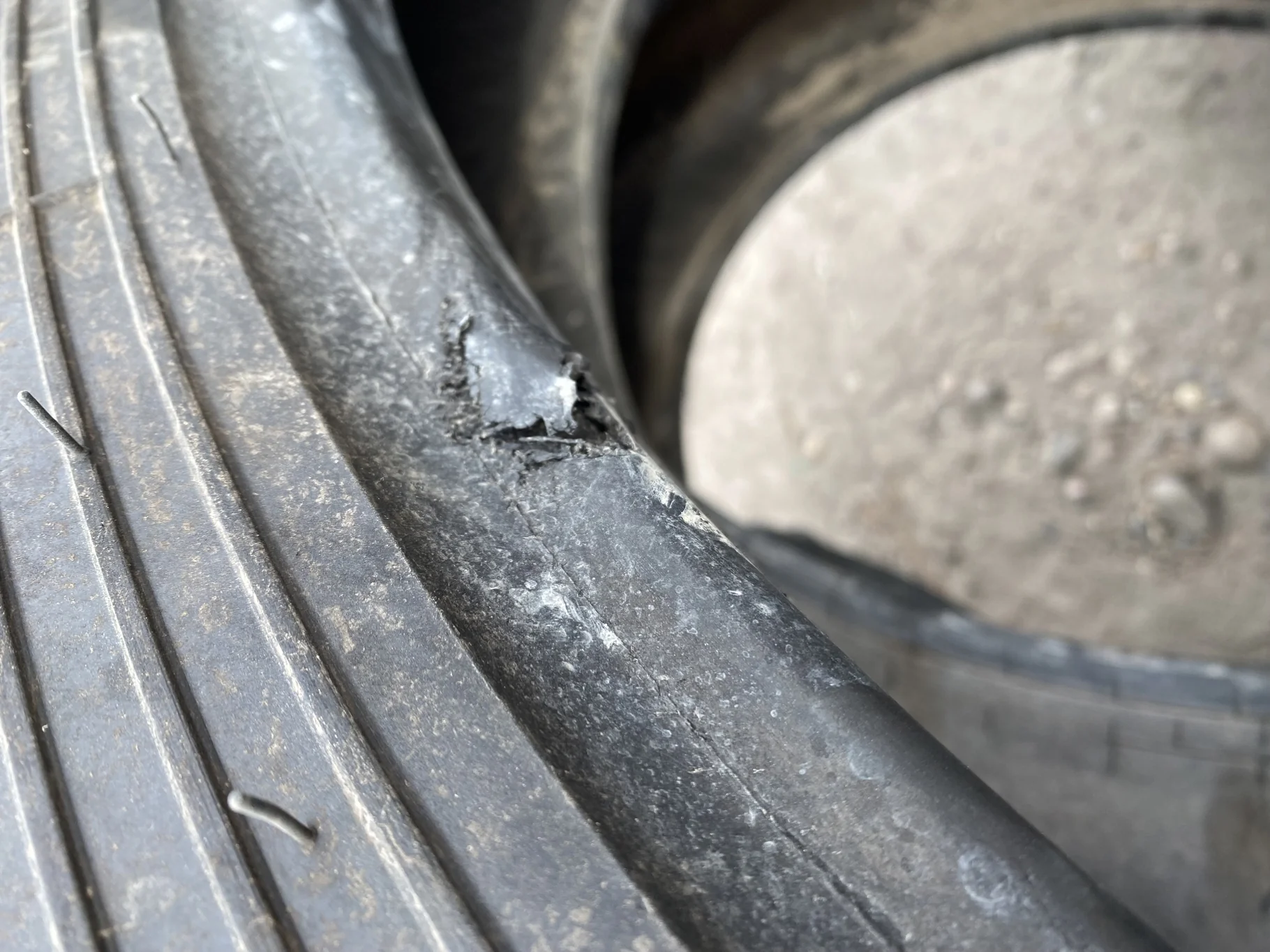 Used 89% 380/90R46 Goodyear Ultra Sprayer 165A8 R-1 TL (Bead cuts, Lug cuts) _x000D_ image 4