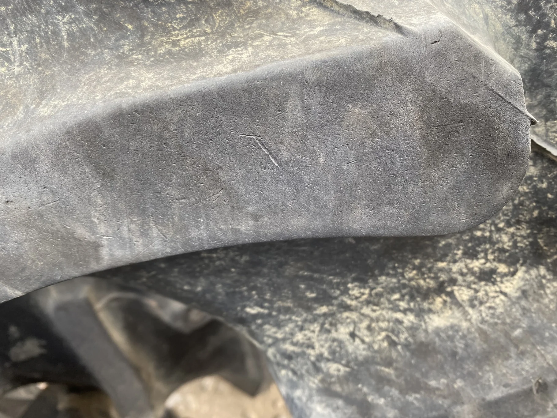 Used 89% 380/90R46 Goodyear Ultra Sprayer 165A8 R-1 TL (Bead cuts, Lug cuts) _x000D_ image 6