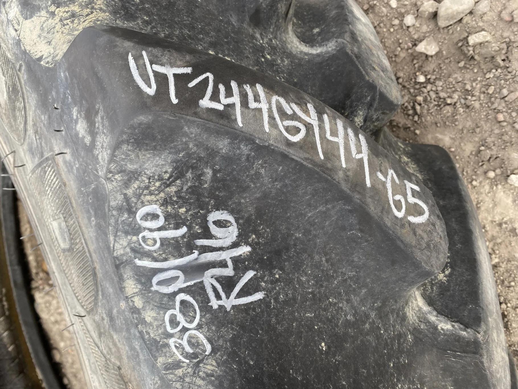 Used 89% 380/90R46 Goodyear Ultra Sprayer 165A8 R-1 TL (Bead cuts, Lug cuts) _x000D_ image 8