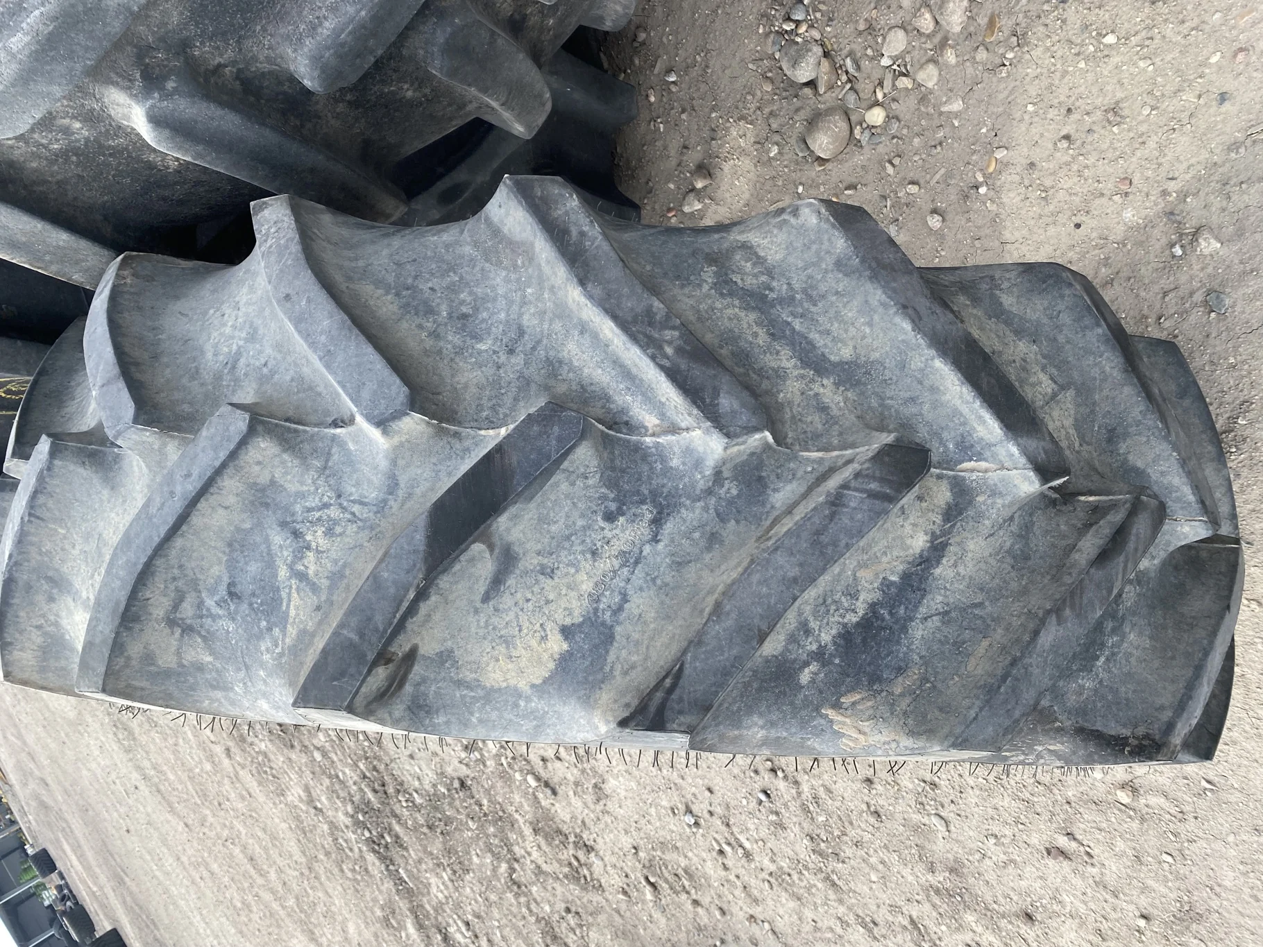 Used 93% 480/70R34 Goodyear Super traction Radial DT810 155A8 R-1W TL (Bead cuts, Stubble) image 2